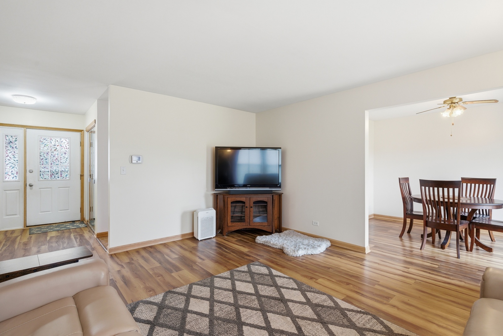 1375 Borden Drive, Elgin, IL 60120