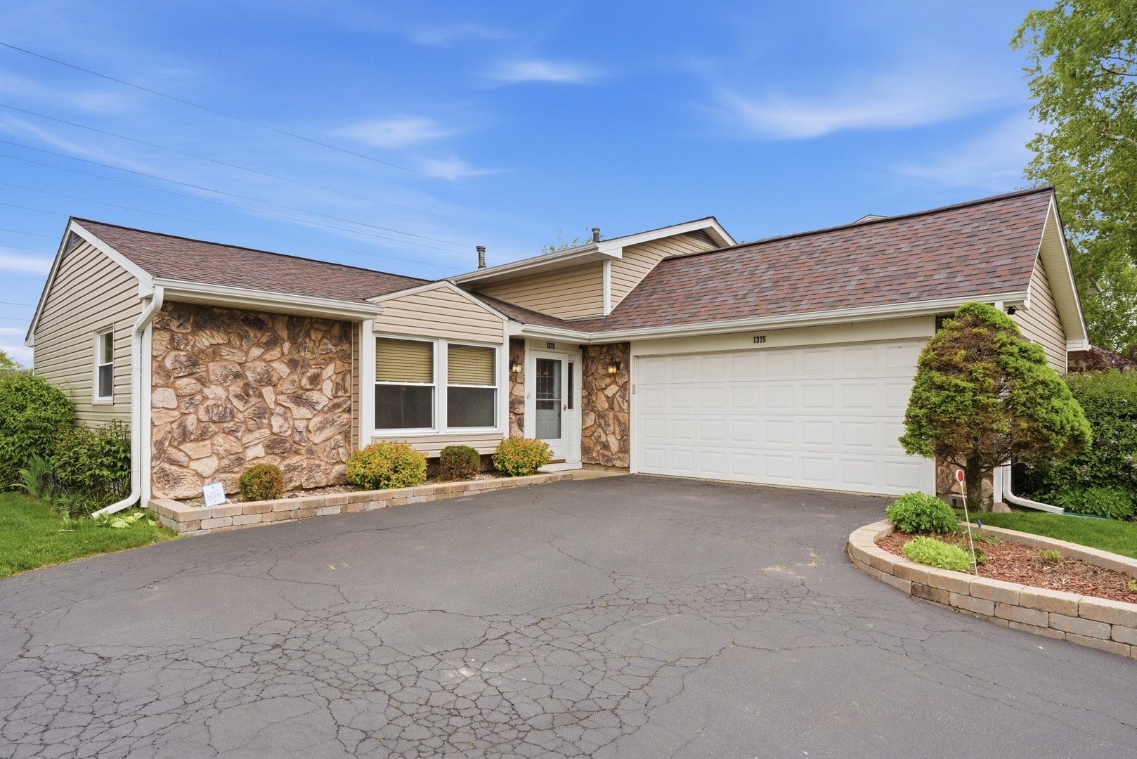 1375 Borden Drive, Elgin, IL 60120
