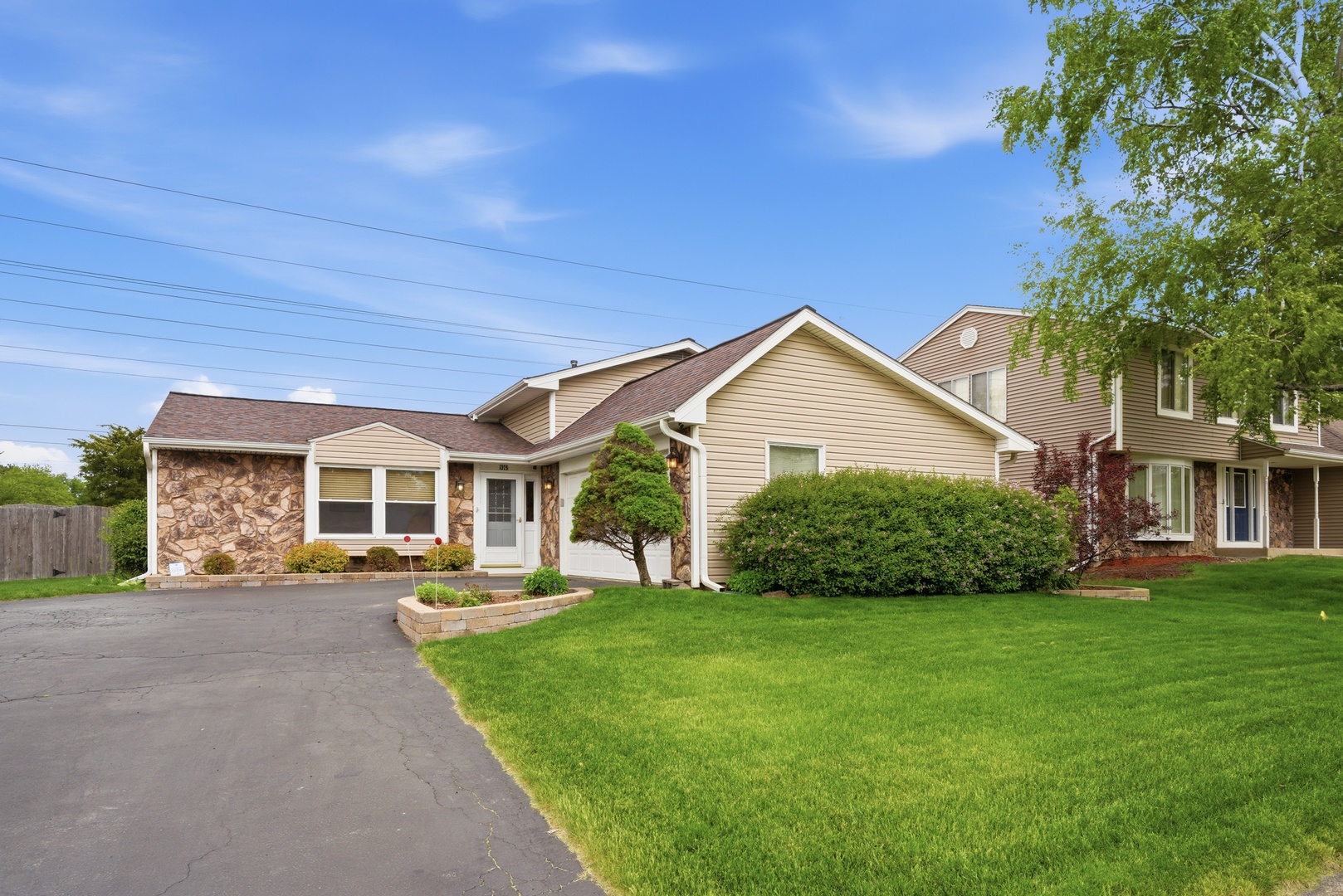 1375 Borden Drive, Elgin, IL 60120