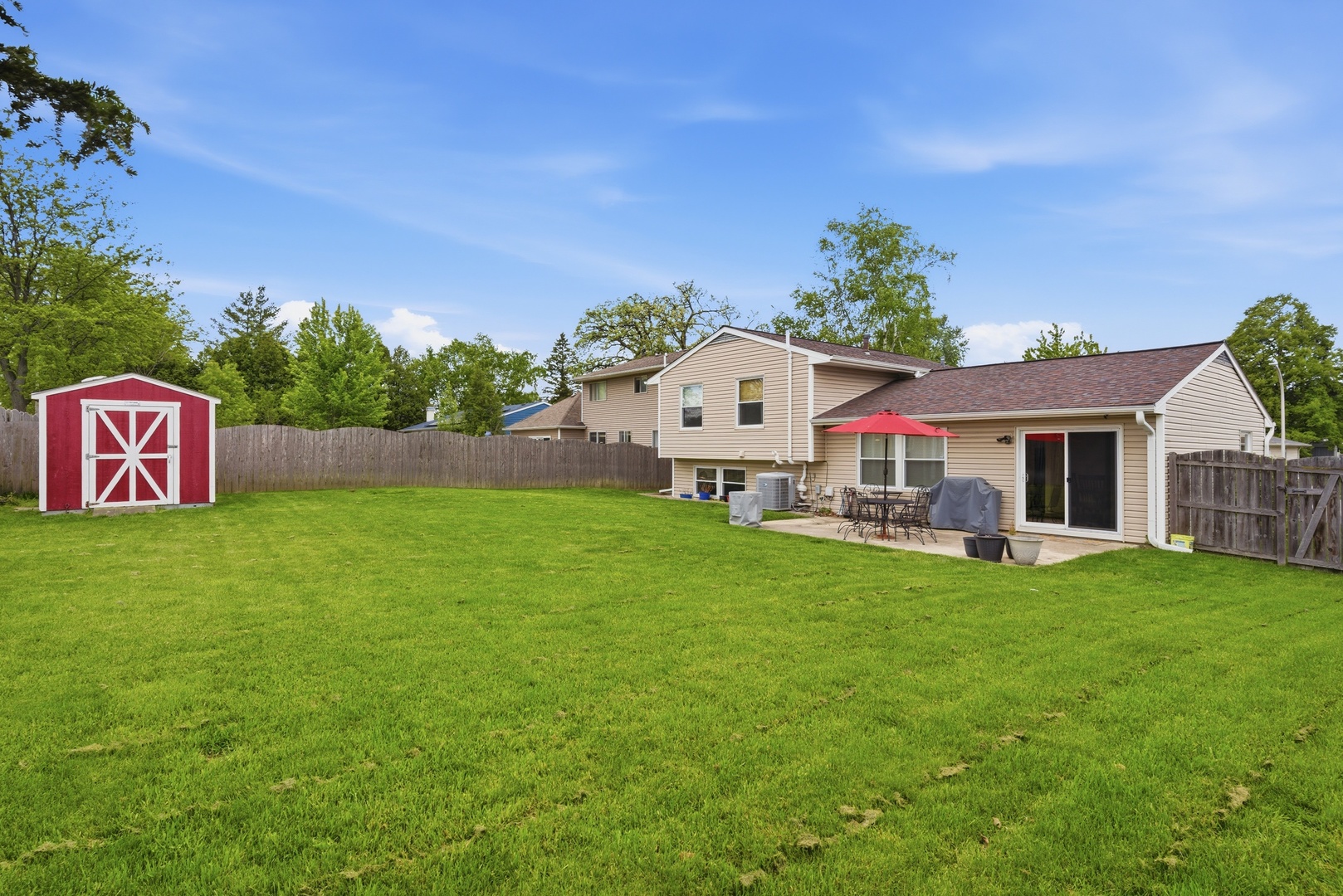 1375 Borden Drive, Elgin, IL 60120
