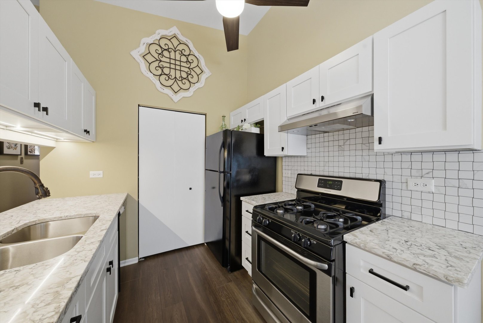 1 W Stonebridge Court #1C, Palos Hills, IL 60465