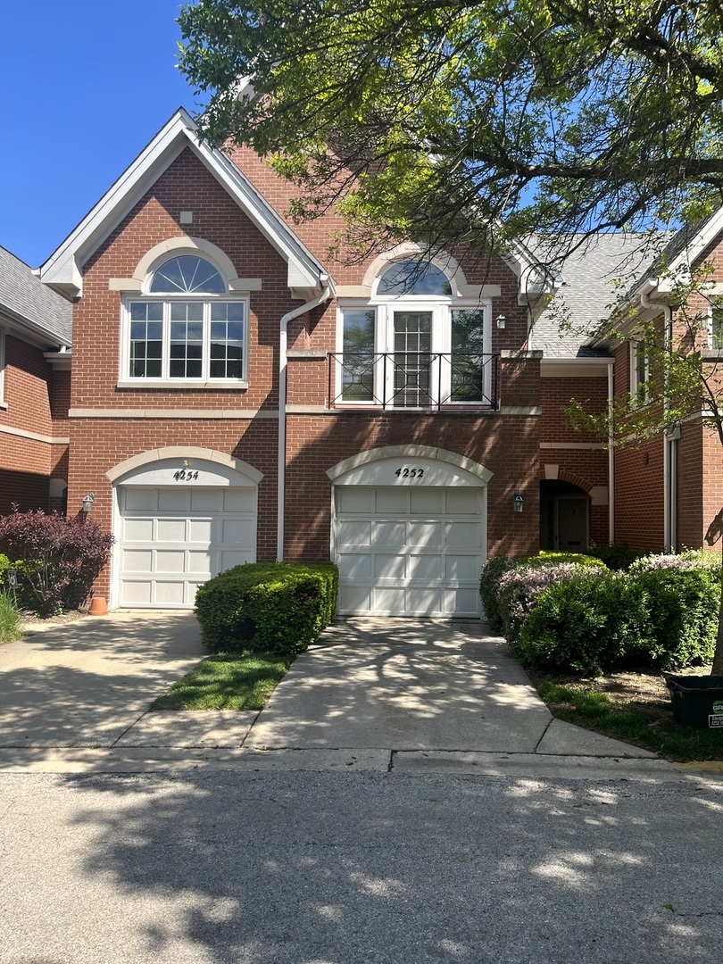 4252 W Harrington Lane, Chicago, IL 60646