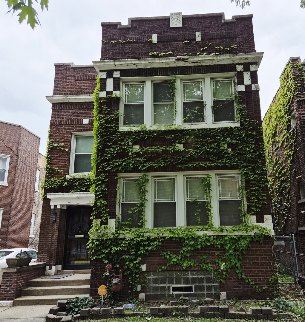 7826 S Bennett Avenue #2, Chicago, IL 60649
