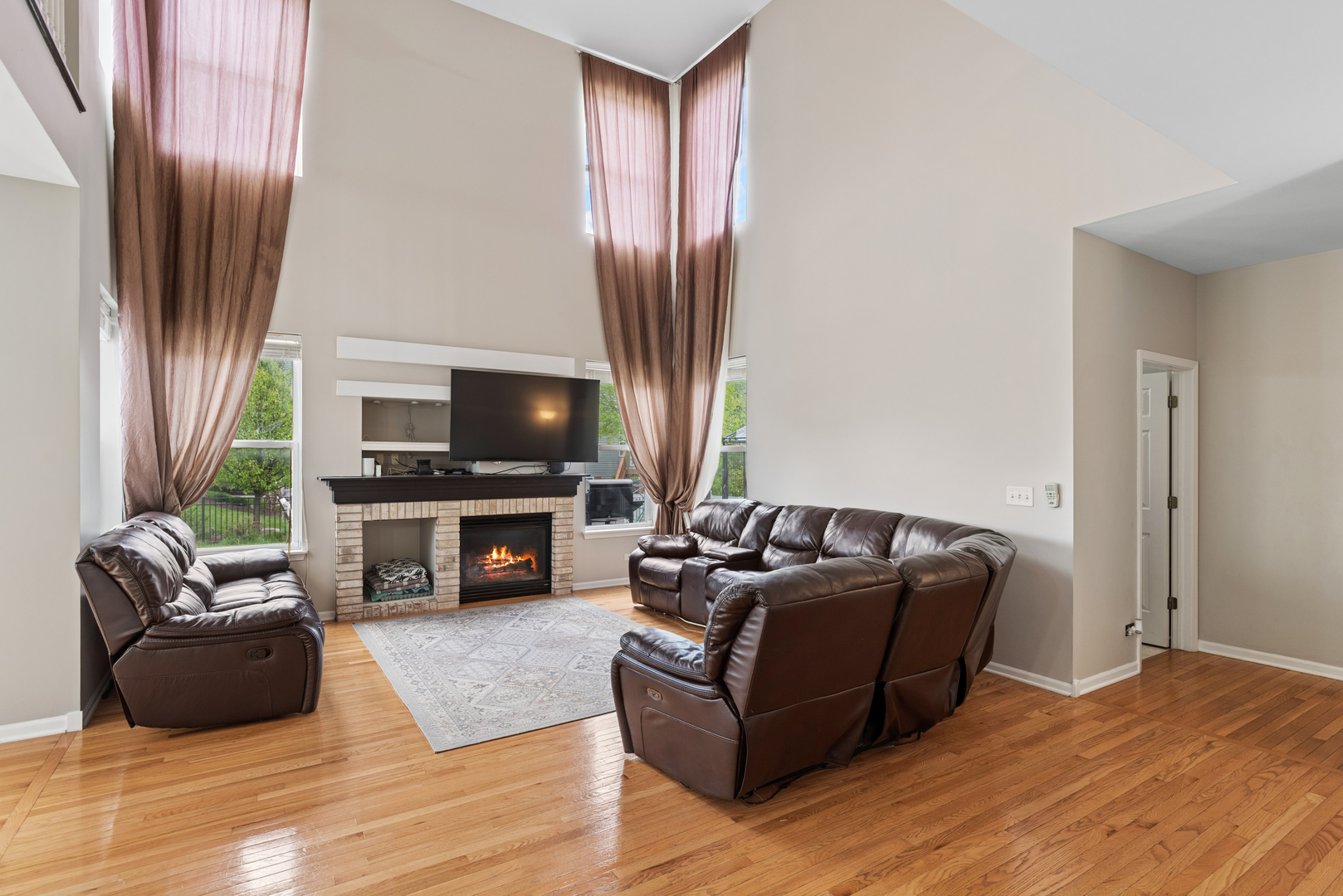 1013 Club Lake Drive, Antioch, IL 60002