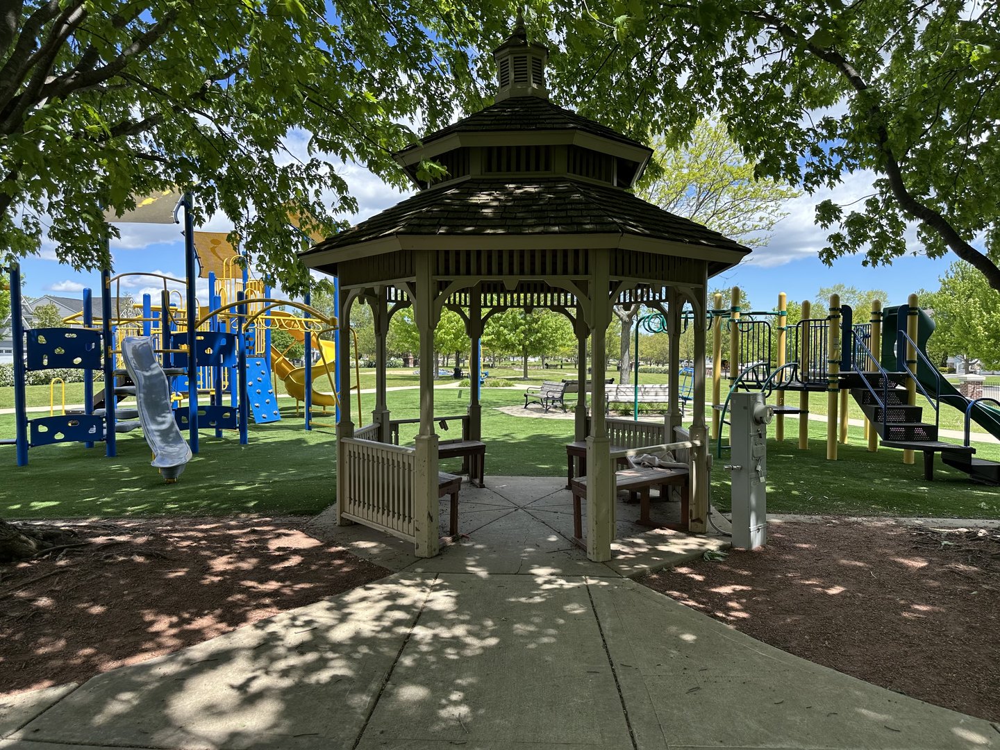 1013 Club Lake Drive, Antioch, IL 60002