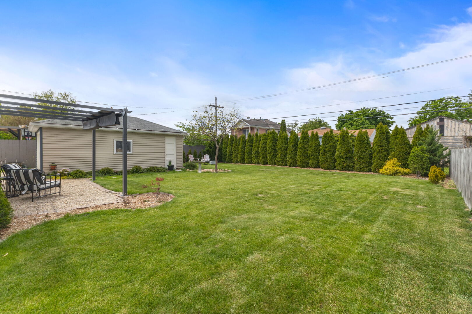 1076 S 3rd Avenue, Des Plaines, IL 60016