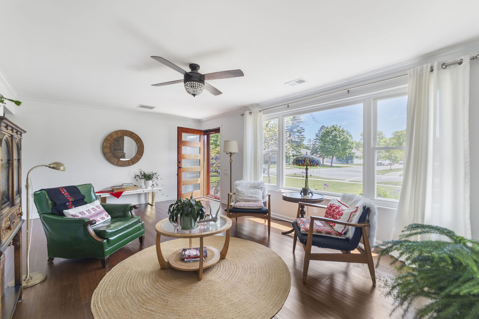 1076 S 3rd Avenue, Des Plaines, IL 60016