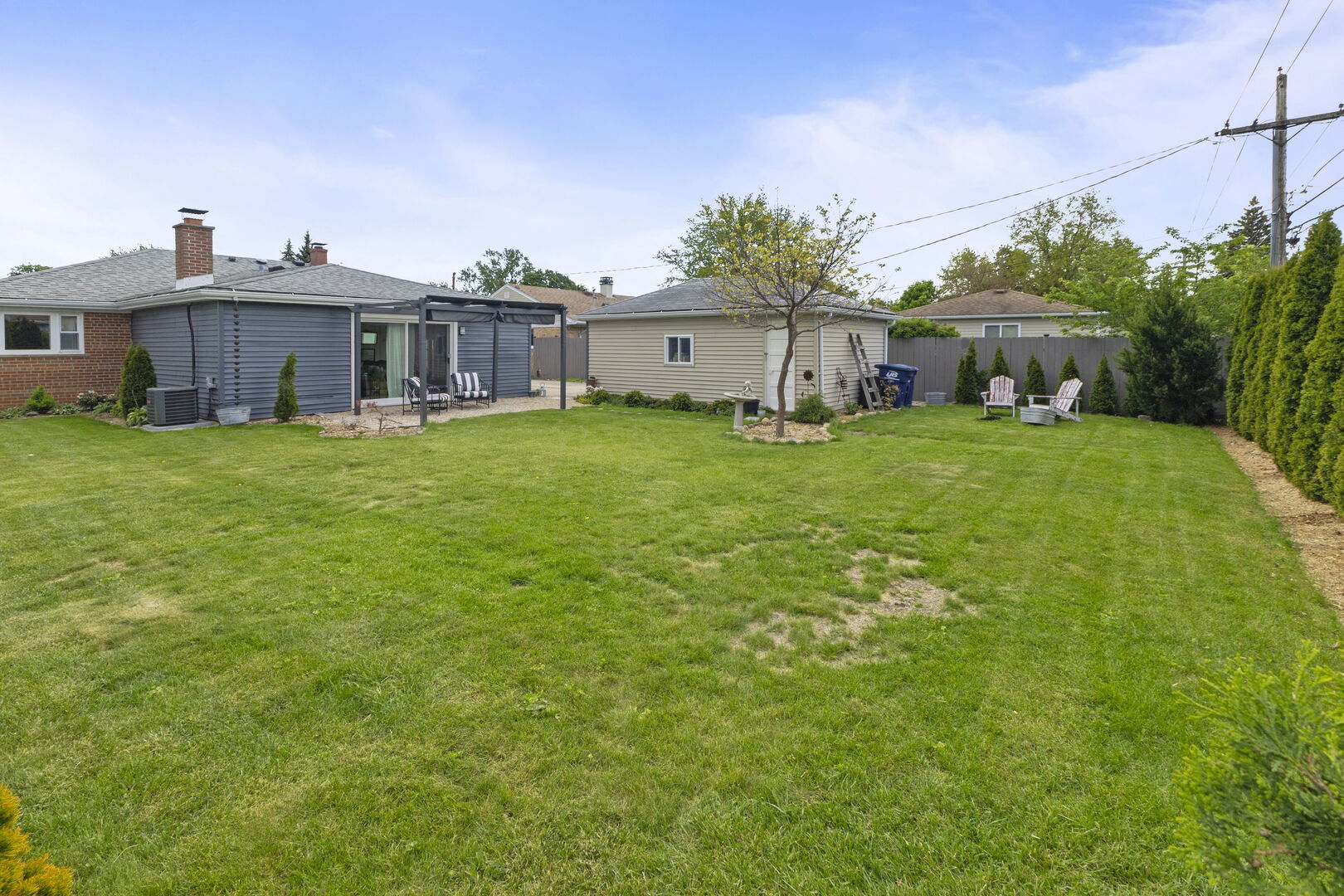 1076 S 3rd Avenue, Des Plaines, IL 60016
