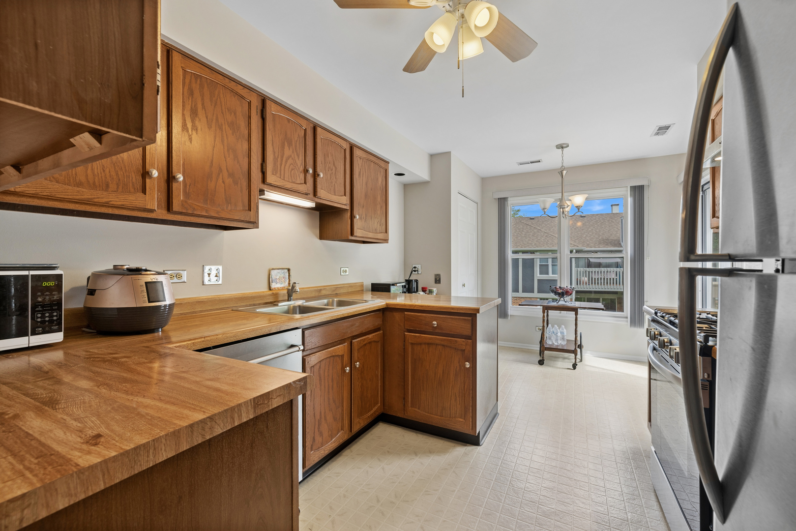 240 Southwick Court #240, Vernon Hills, IL 60061