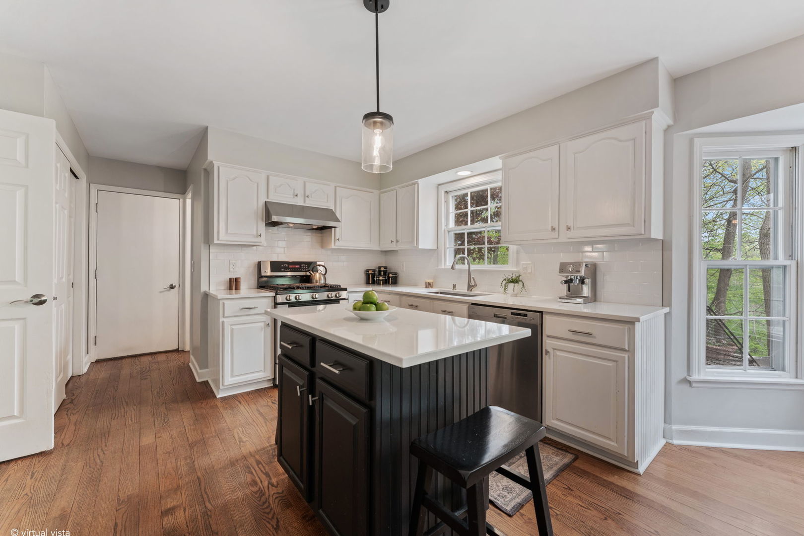 635 Oakview Drive, Algonquin, IL 60102