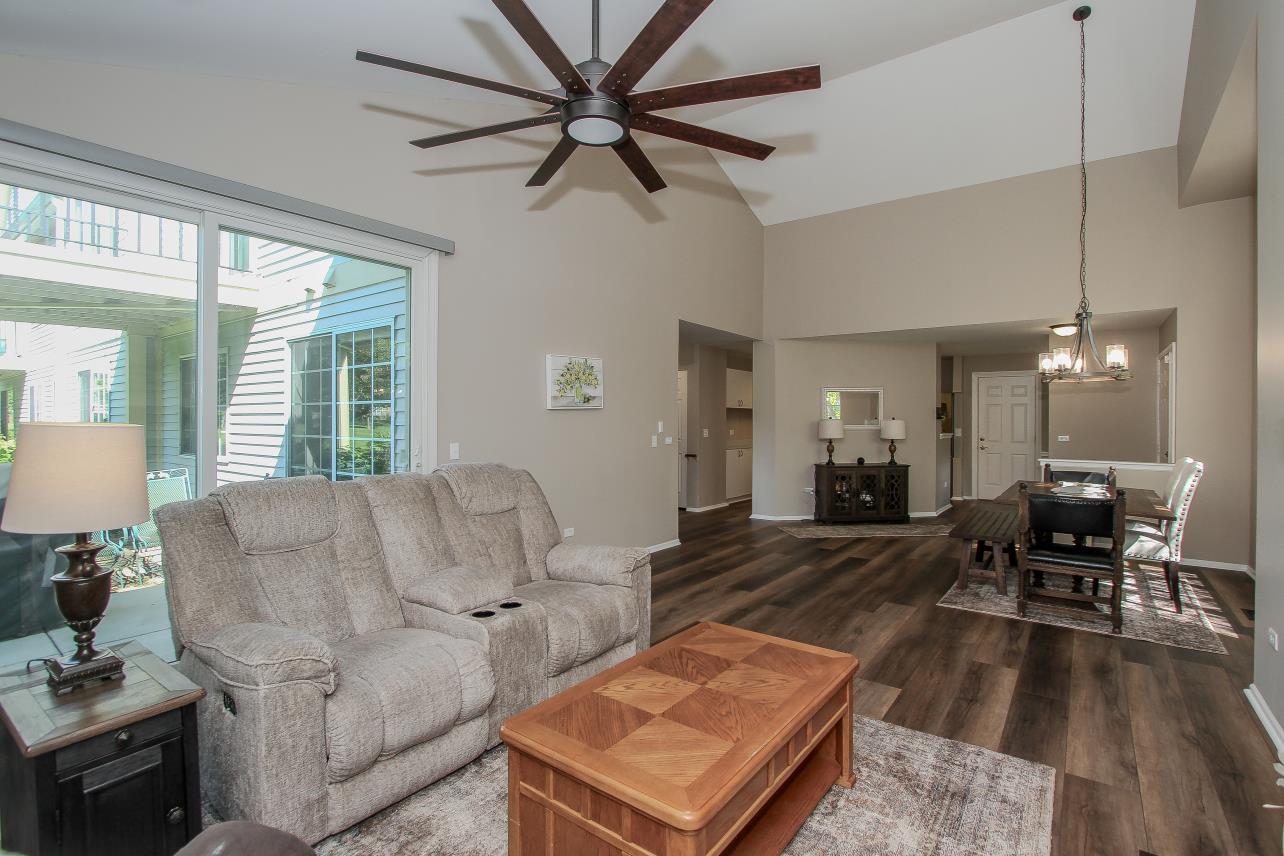 446 Cromwell Circle #1, Bartlett, IL 60103