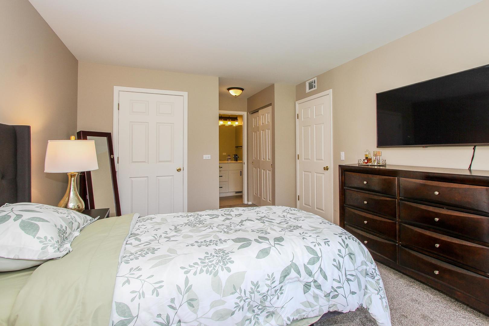 446 Cromwell Circle #1, Bartlett, IL 60103