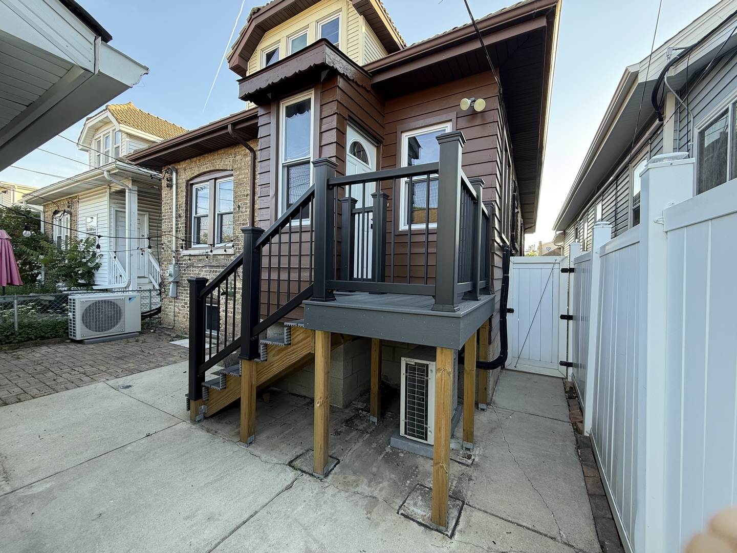 5230 N Liano Avenue, Chicago, IL 60630
