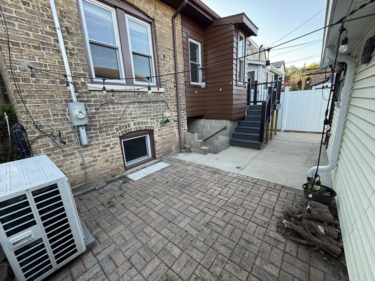 5230 N Liano Avenue, Chicago, IL 60630