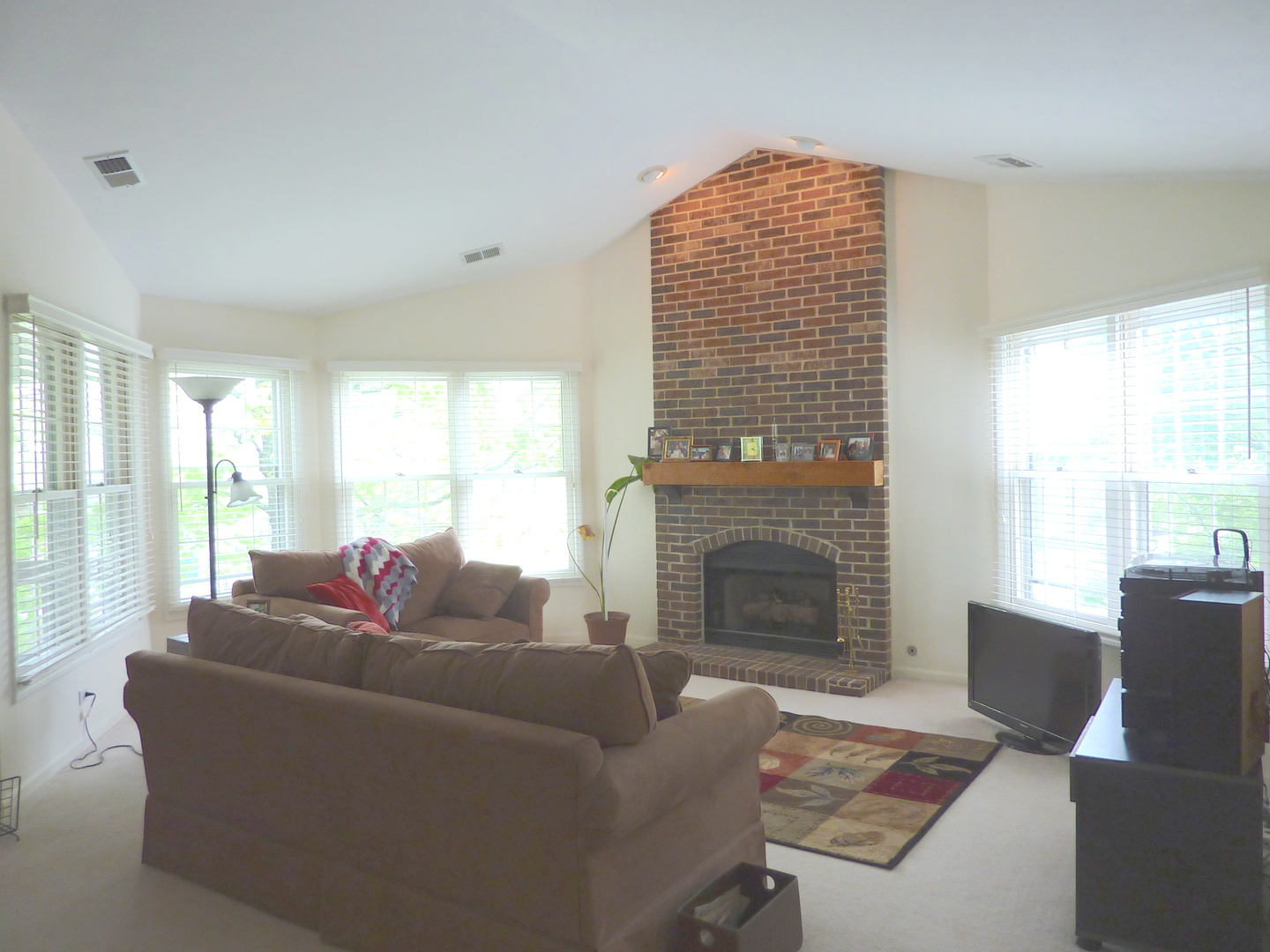 265 Willow Parkway, Buffalo Grove, IL 60089