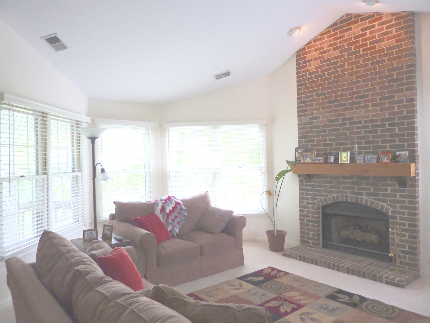 265 Willow Parkway, Buffalo Grove, IL 60089