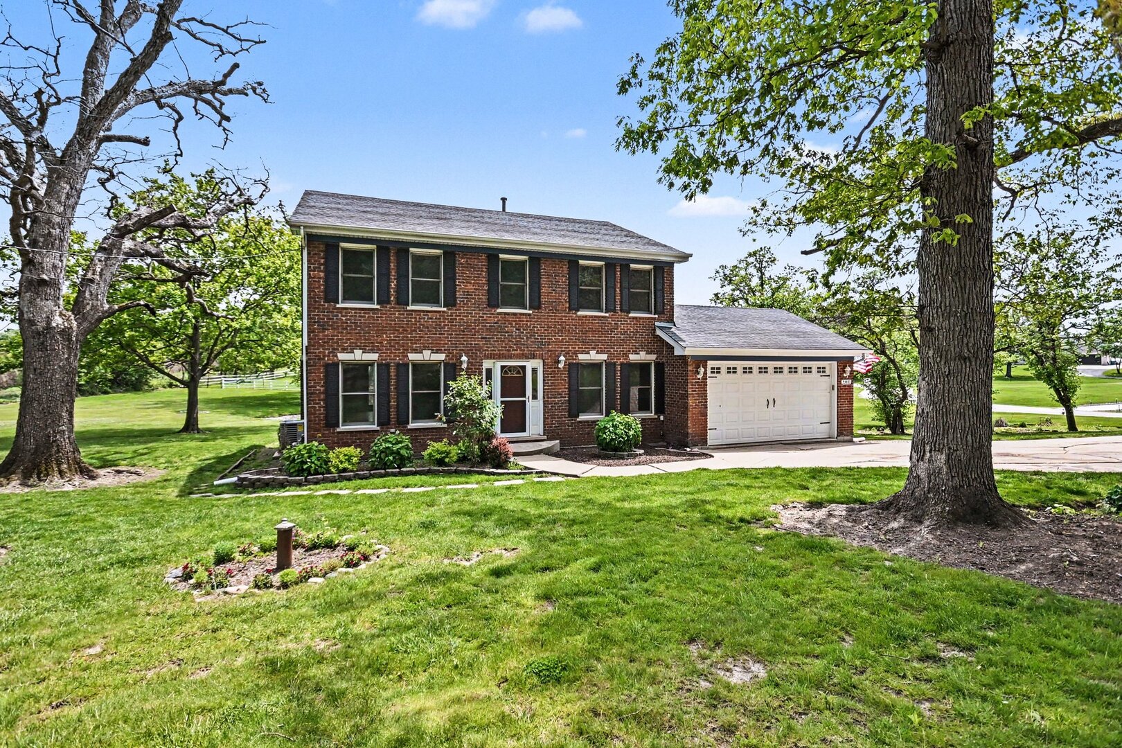 23115 S Hidden Lake Trail, Crete, IL 60417