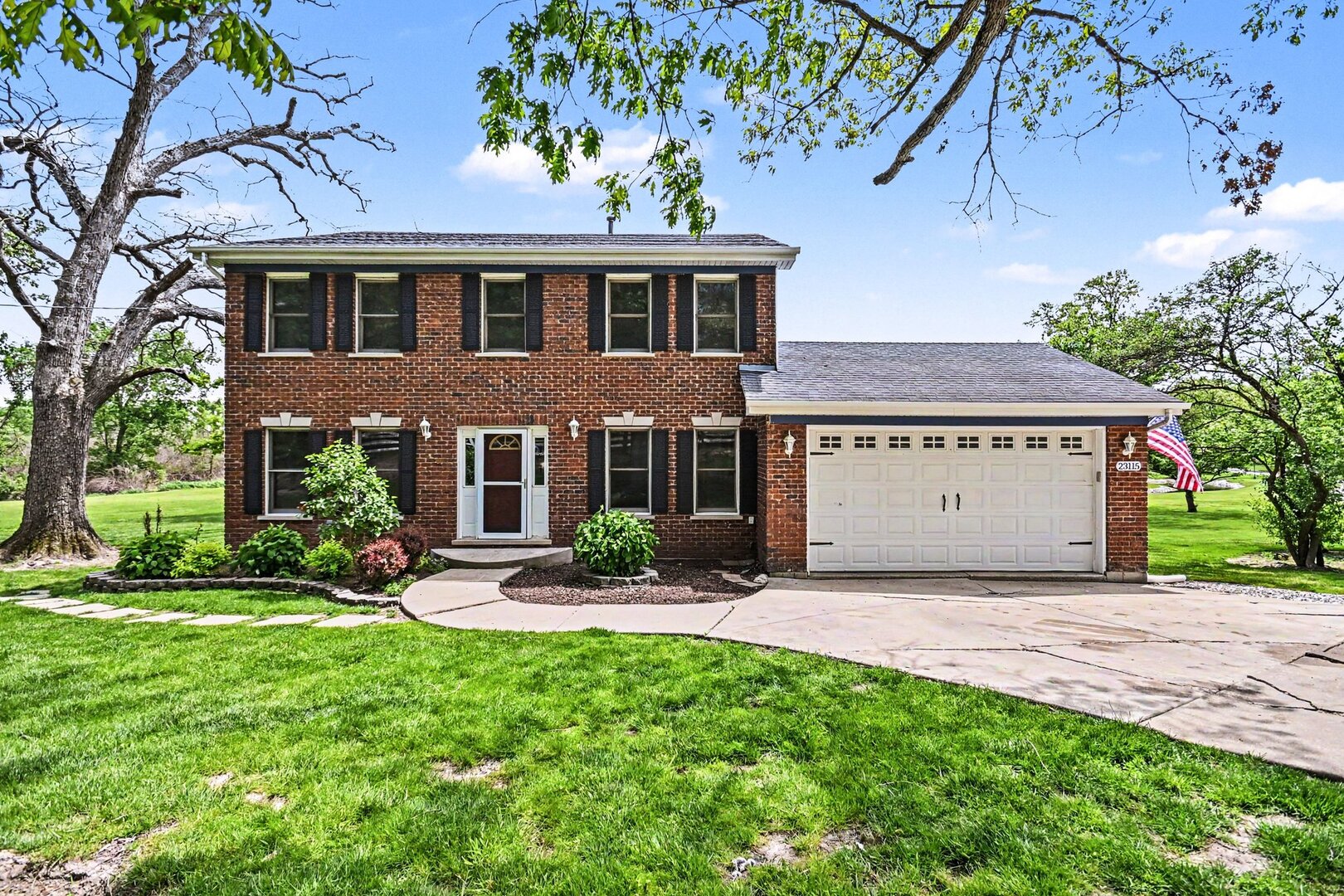 23115 S Hidden Lake Trail, Crete, IL 60417