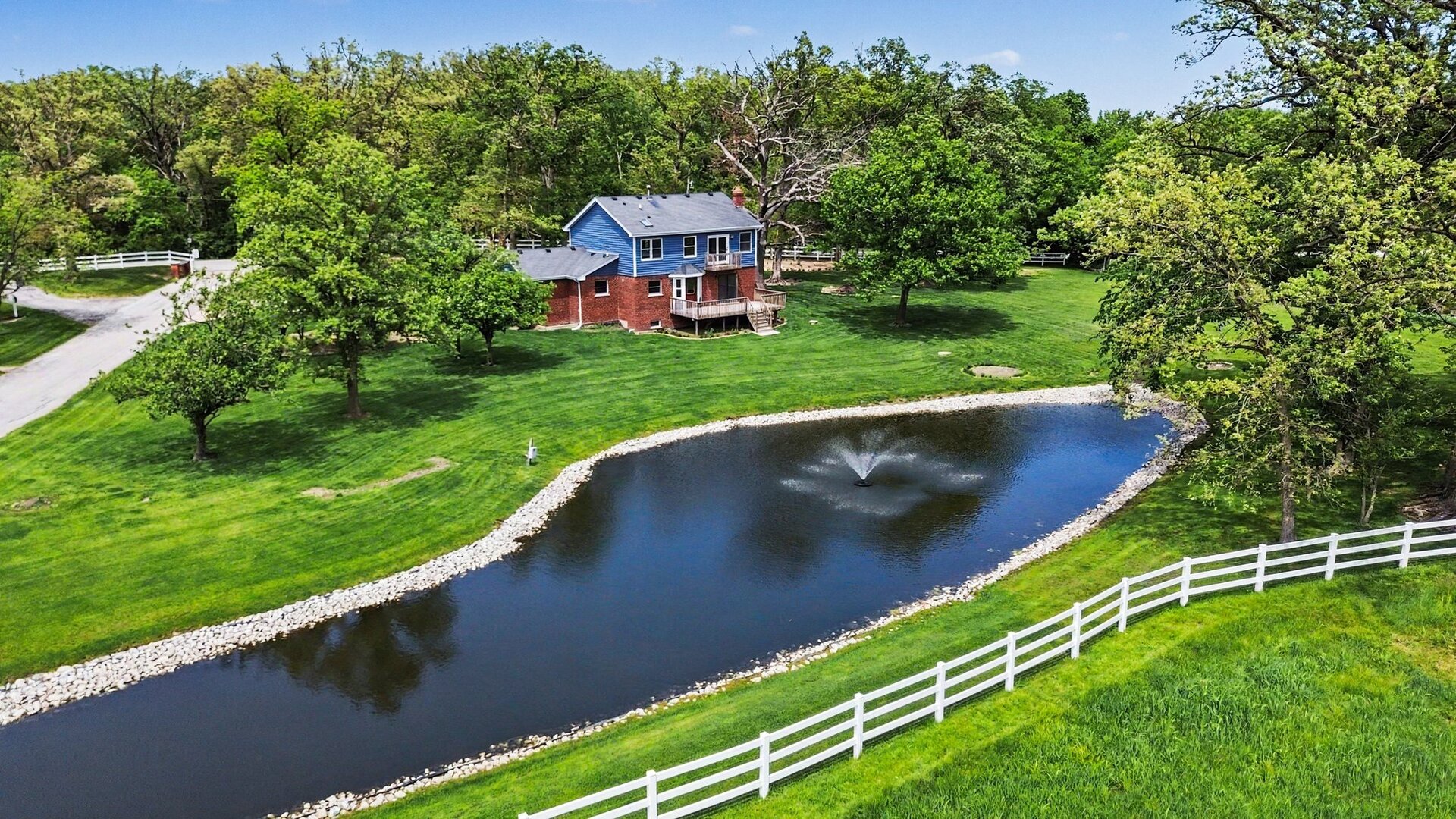 23115 S Hidden Lake Trail, Crete, IL 60417