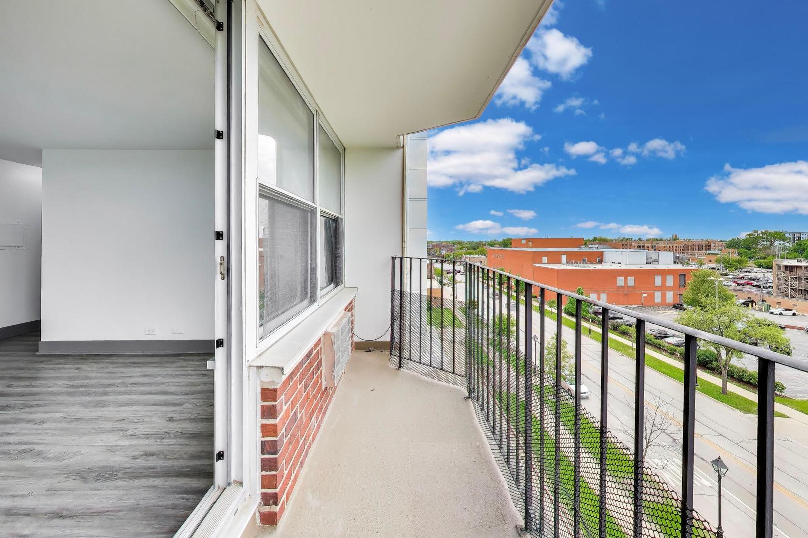33 N Main Street #5B, Lombard, IL 60148