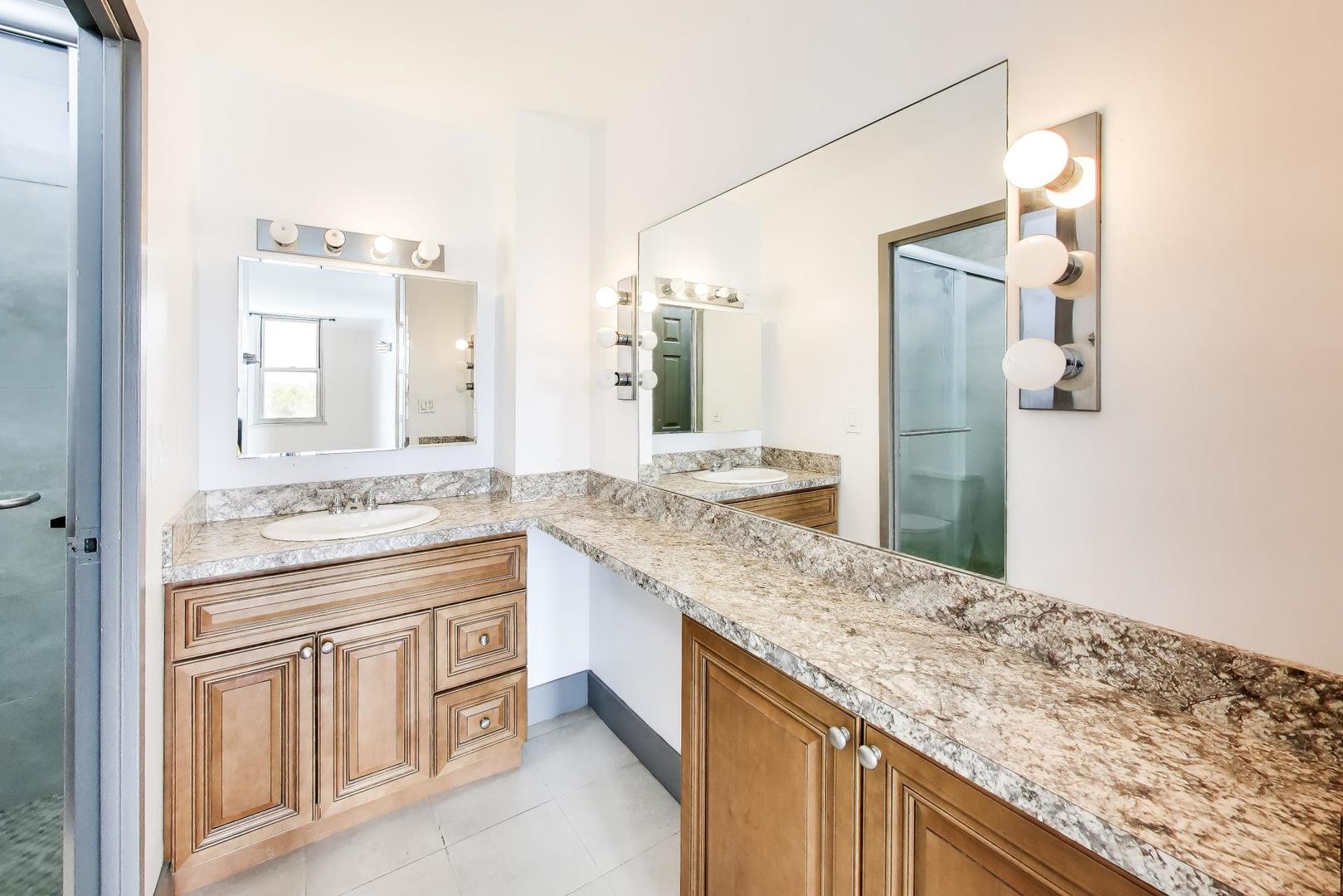 33 N Main Street #5B, Lombard, IL 60148