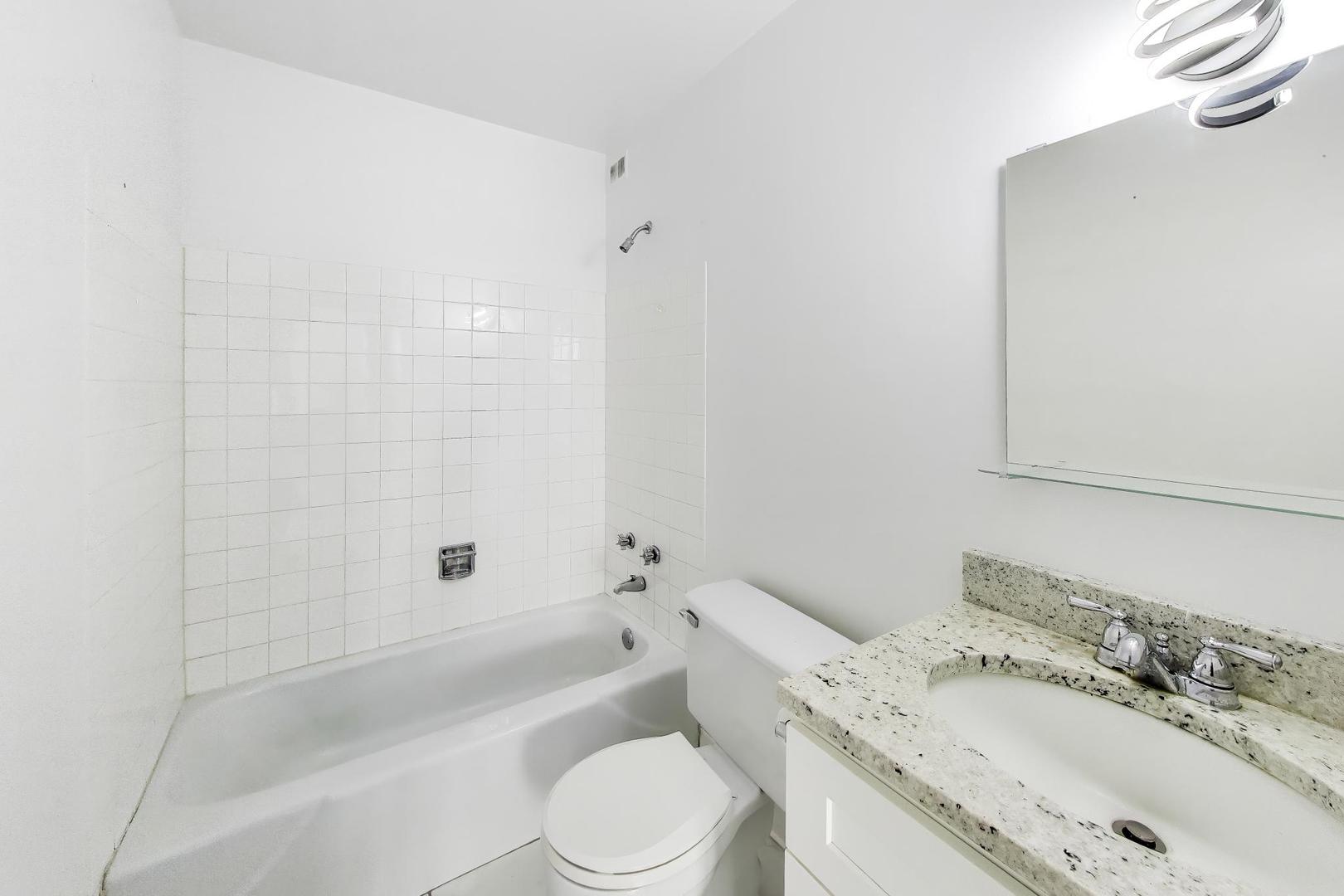 33 N Main Street #5B, Lombard, IL 60148