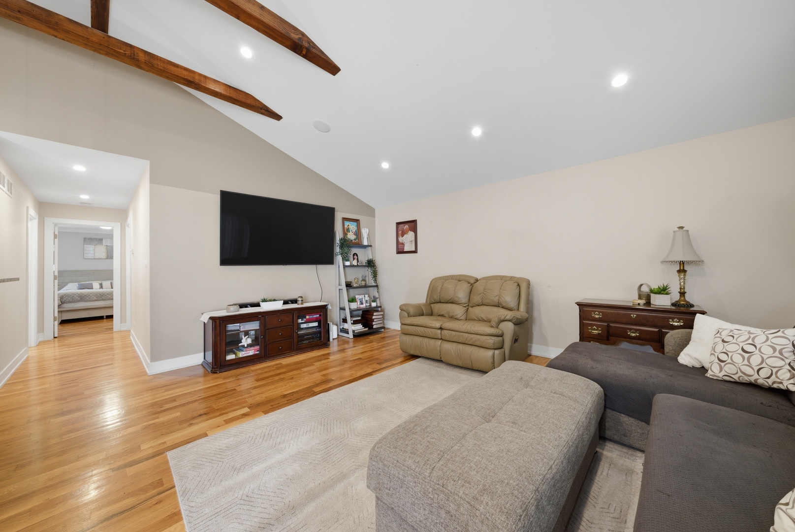 9143 W 92 Street, Hickory Hills, IL 60457