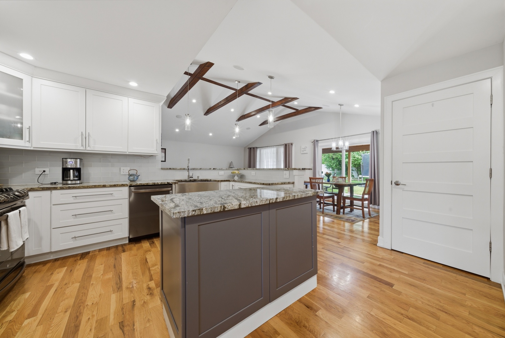 9143 W 92 Street, Hickory Hills, IL 60457