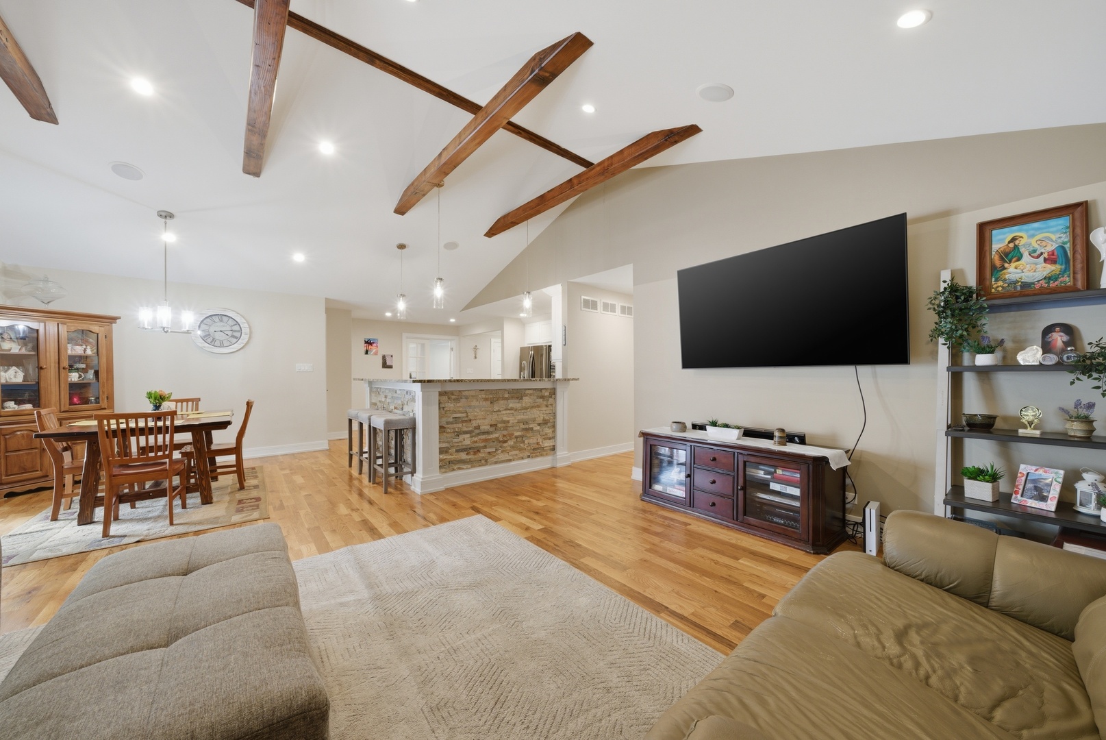 9143 W 92 Street, Hickory Hills, IL 60457