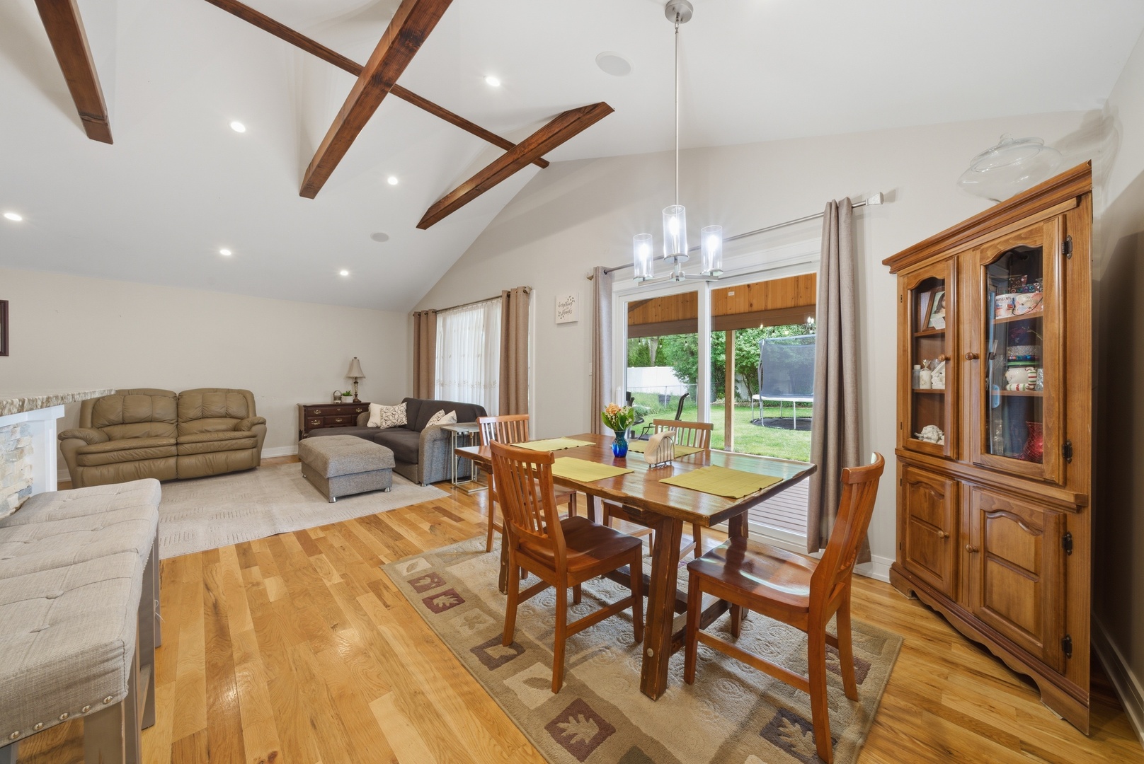 9143 W 92 Street, Hickory Hills, IL 60457