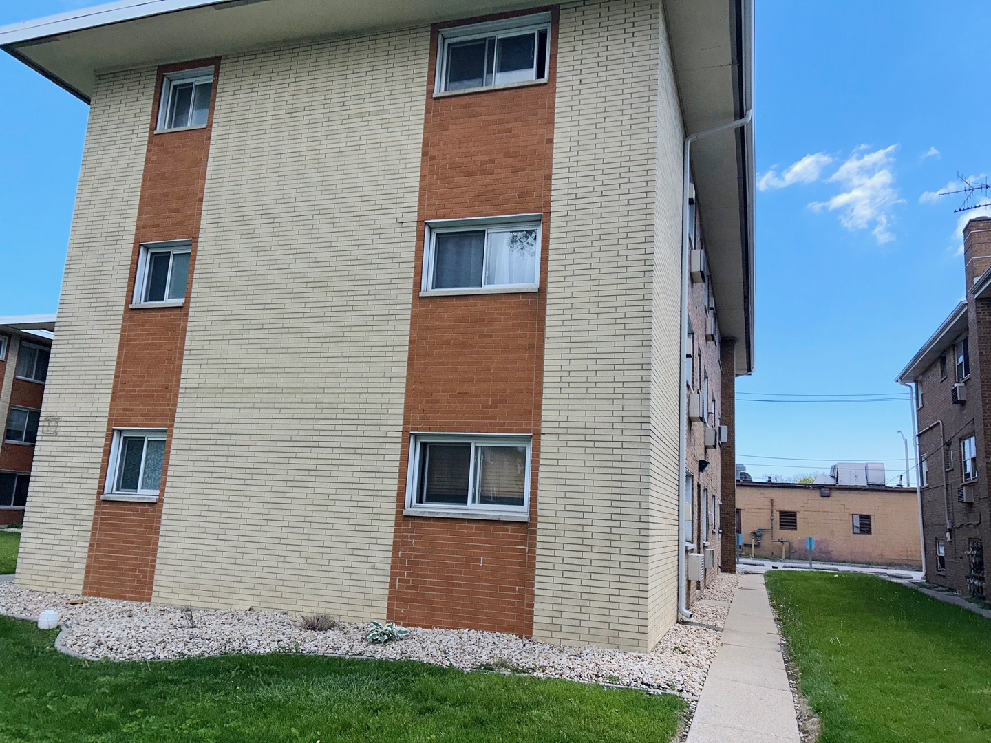 14633 Keystone Avenue #3H, Midlothian, IL 60445