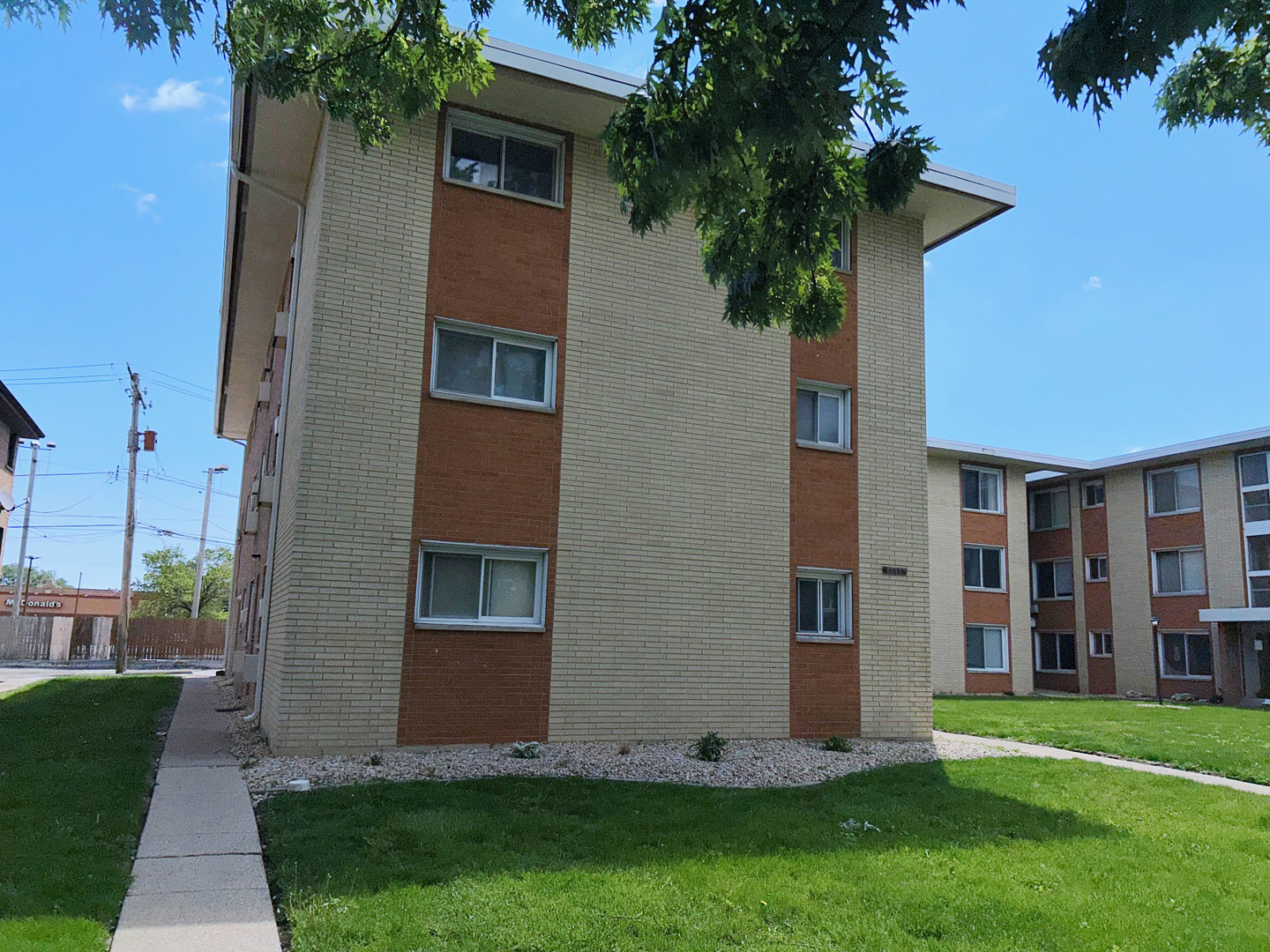 14633 Keystone Avenue #3H, Midlothian, IL 60445