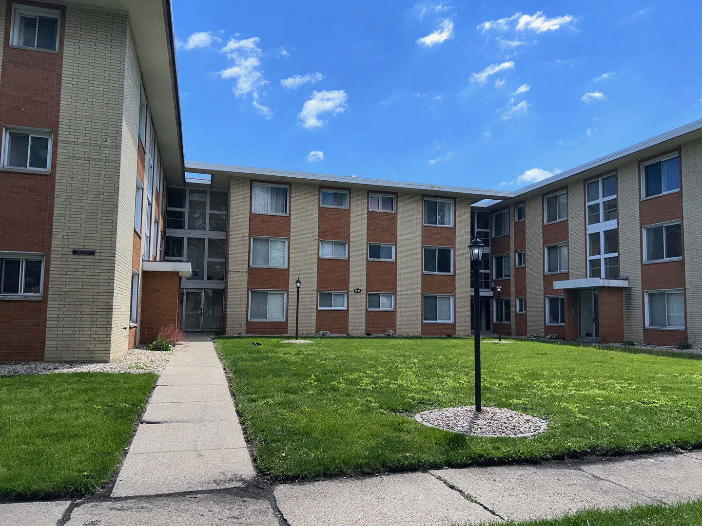 14633 Keystone Avenue #3H, Midlothian, IL 60445