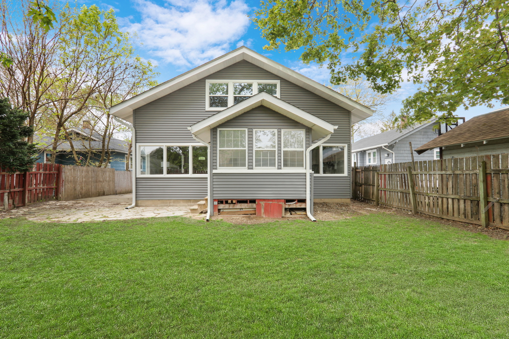 127 N Victory Street, Waukegan, IL 60085