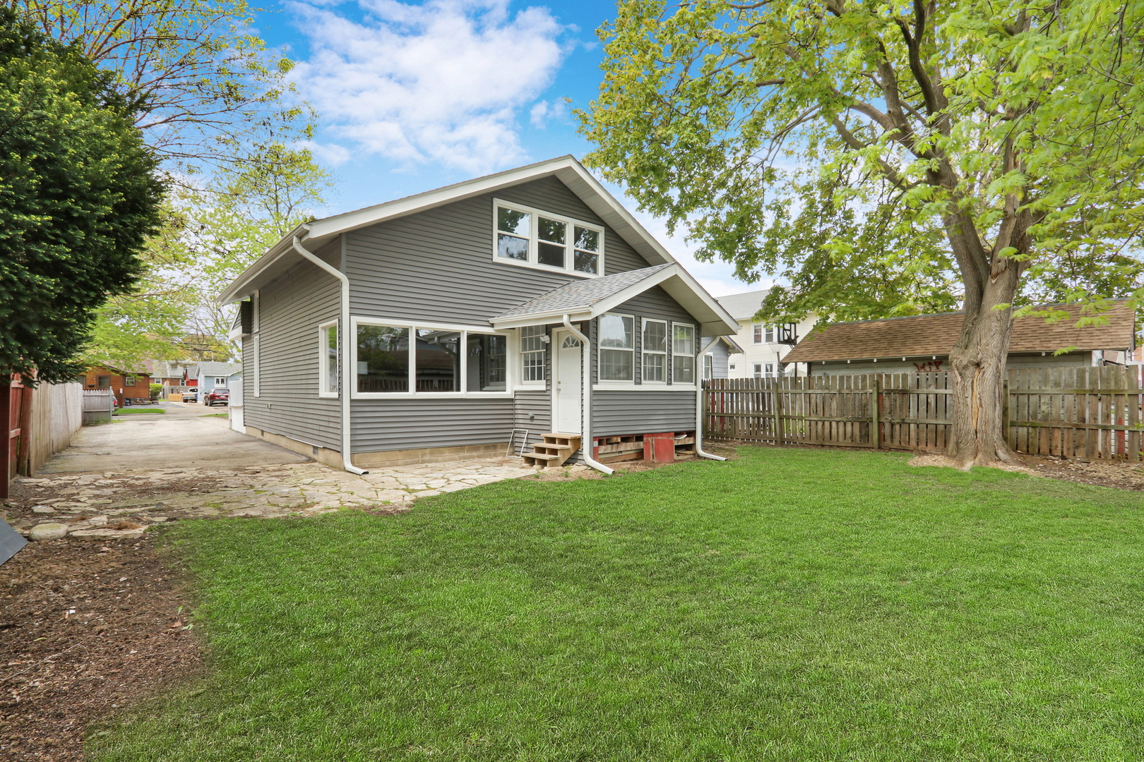 127 N Victory Street, Waukegan, IL 60085