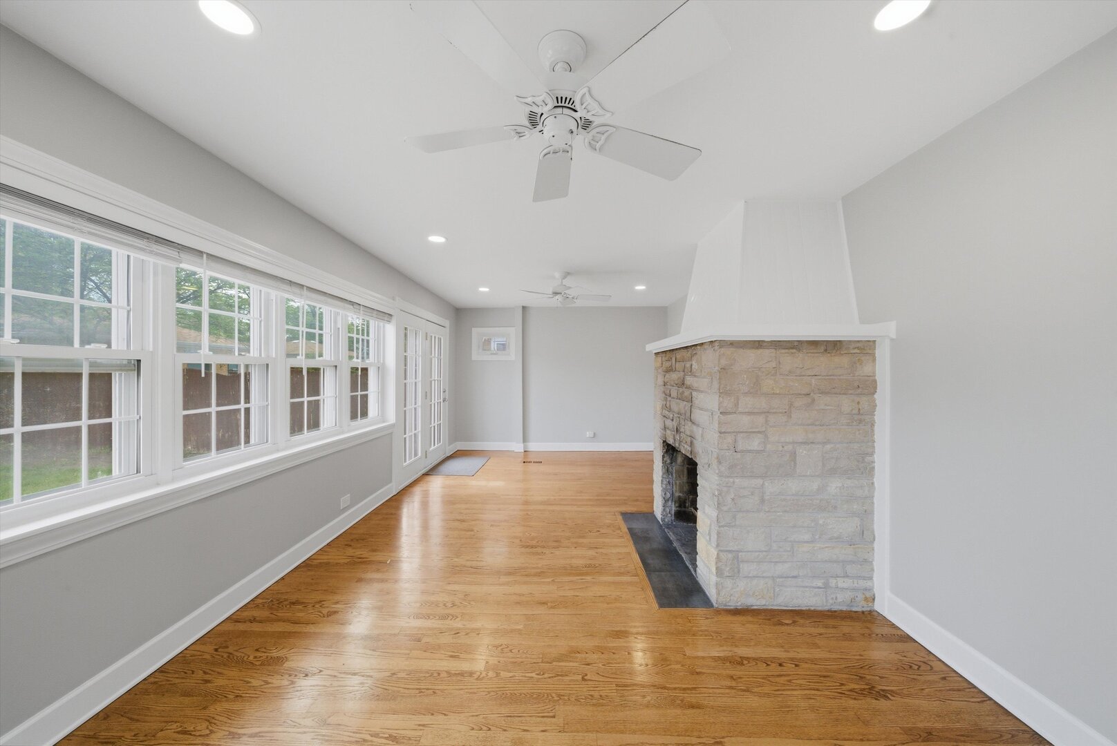 7821 W Thorndale Avenue, Chicago, IL 60631
