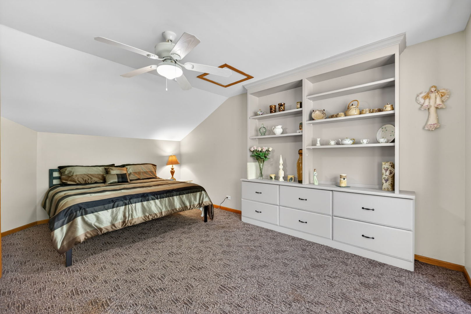 201 Tulip Circle, Island Lake, IL 60042