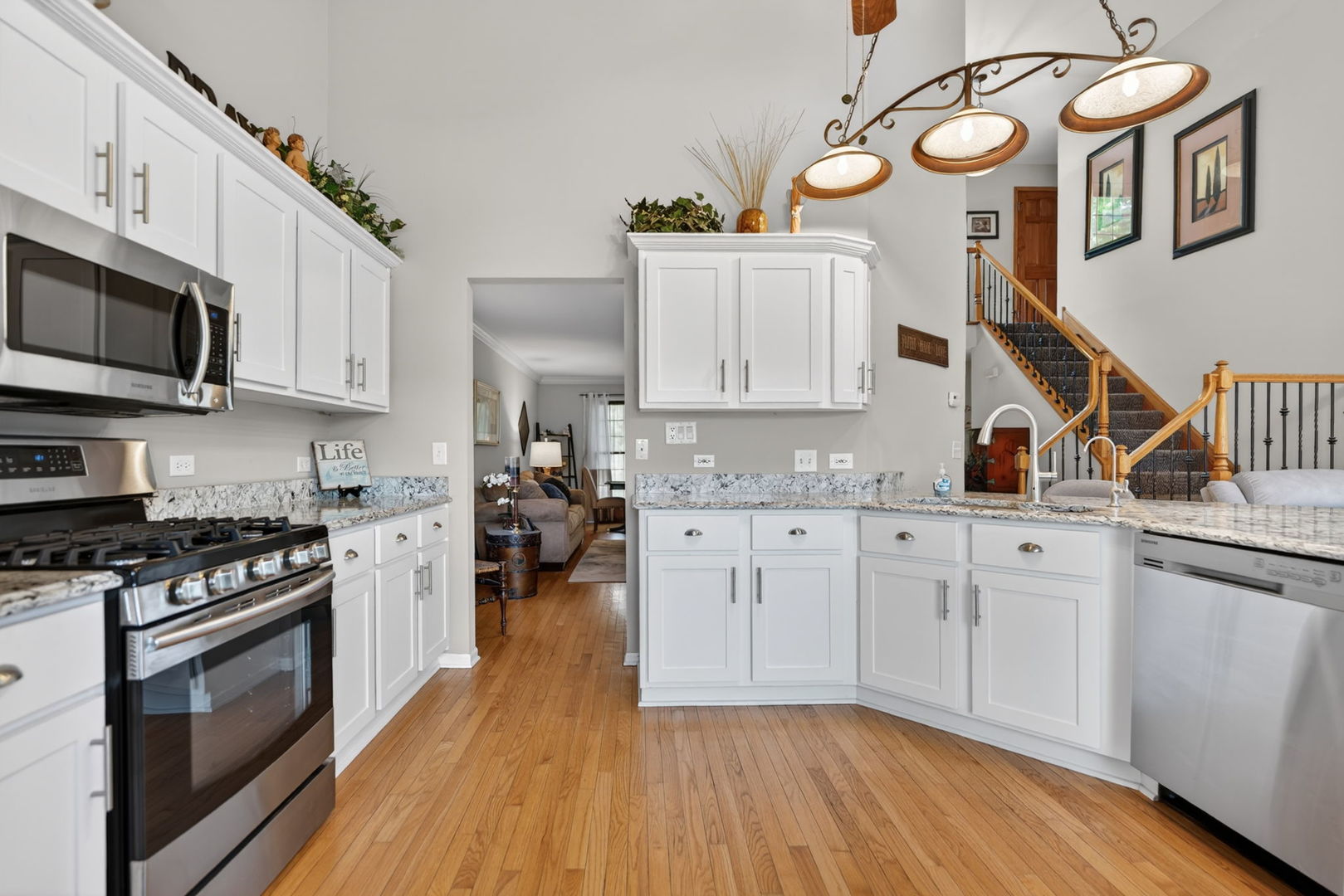 201 Tulip Circle, Island Lake, IL 60042