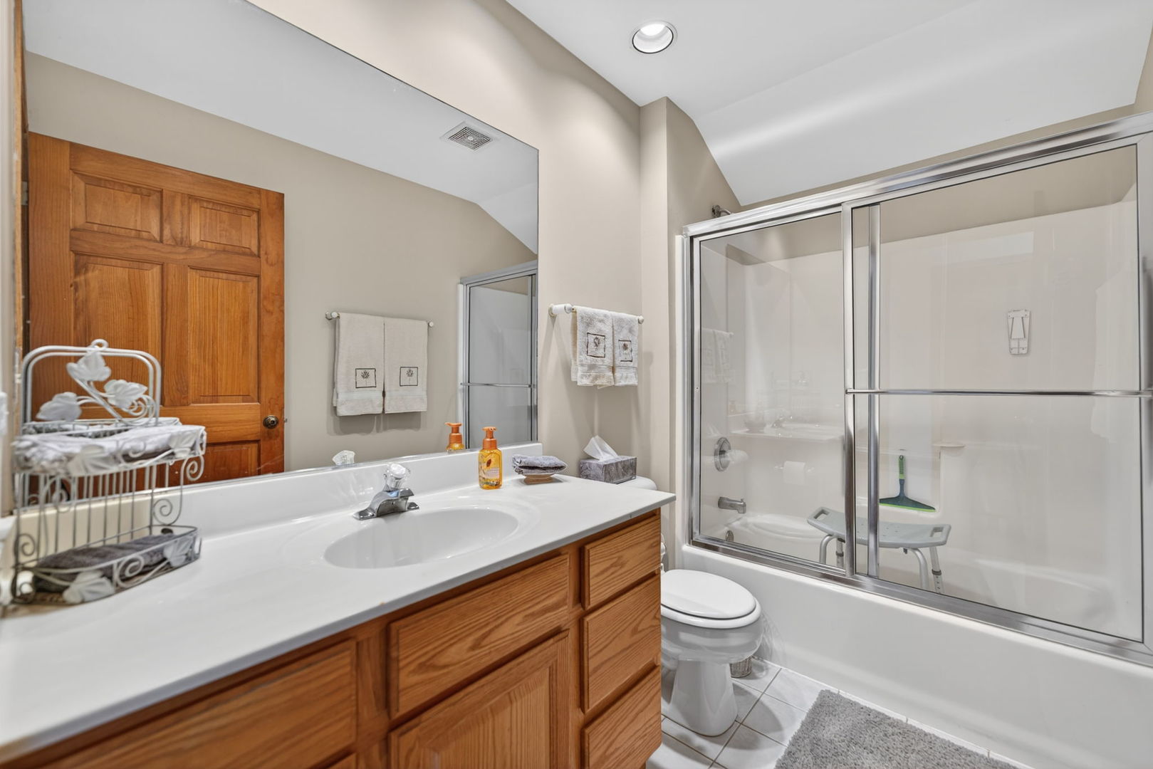 201 Tulip Circle, Island Lake, IL 60042