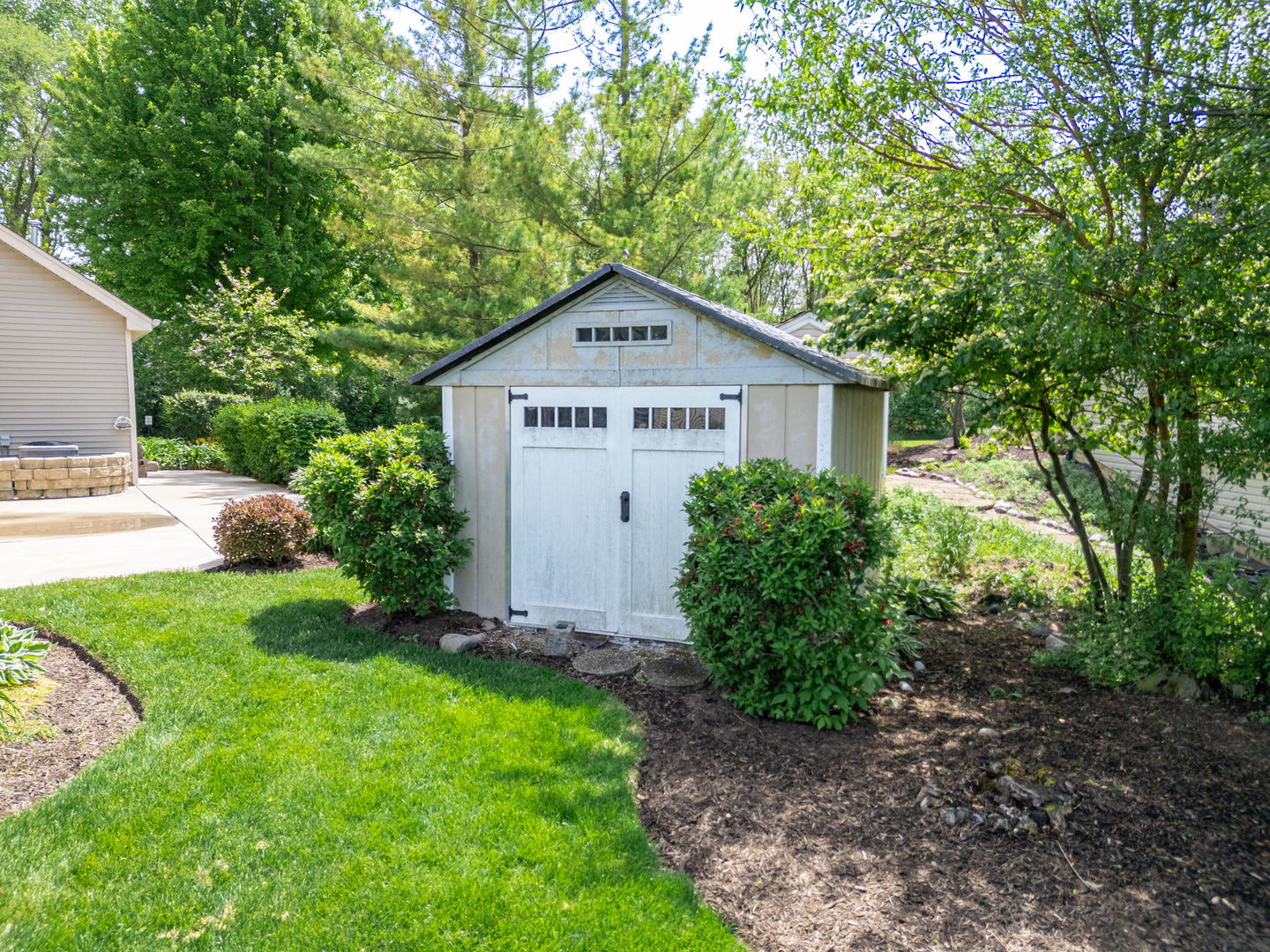 201 Tulip Circle, Island Lake, IL 60042