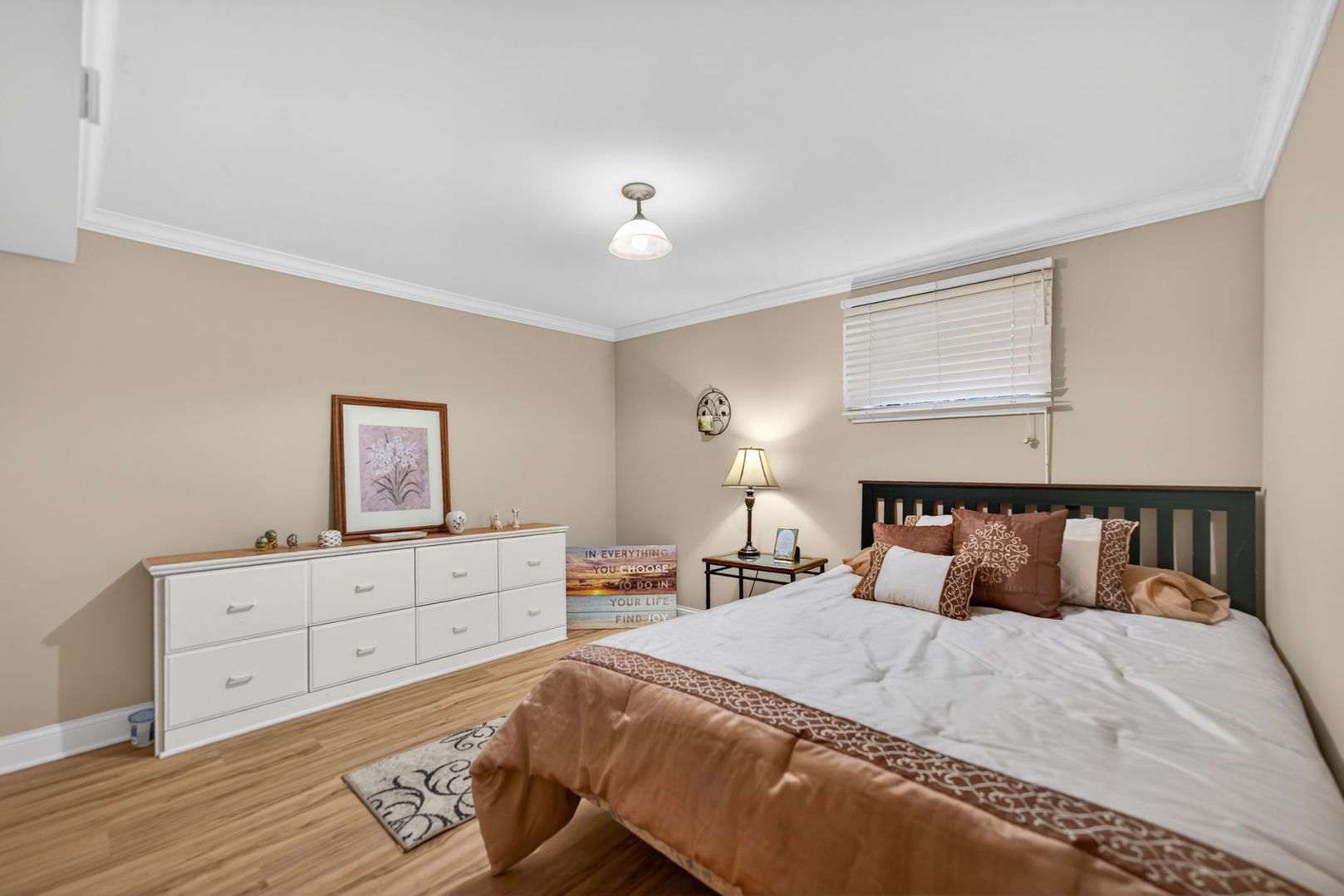 201 Tulip Circle, Island Lake, IL 60042