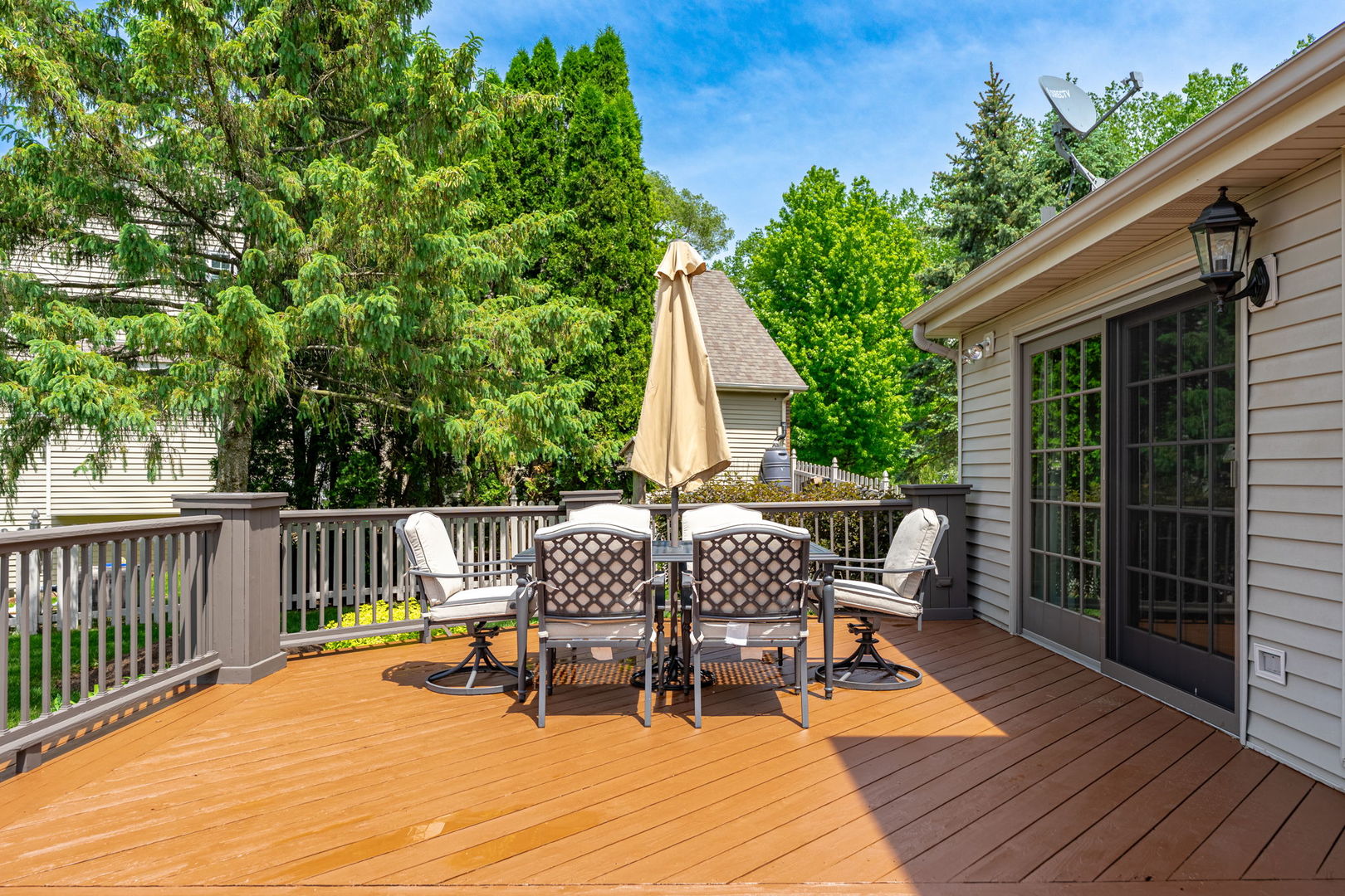 201 Tulip Circle, Island Lake, IL 60042