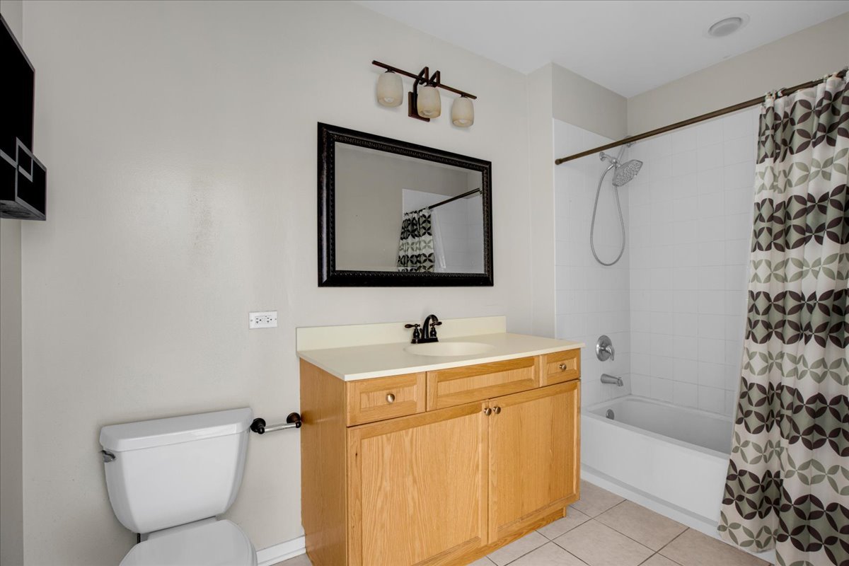 7243 MADISON Street #211, Forest Park, IL 60130