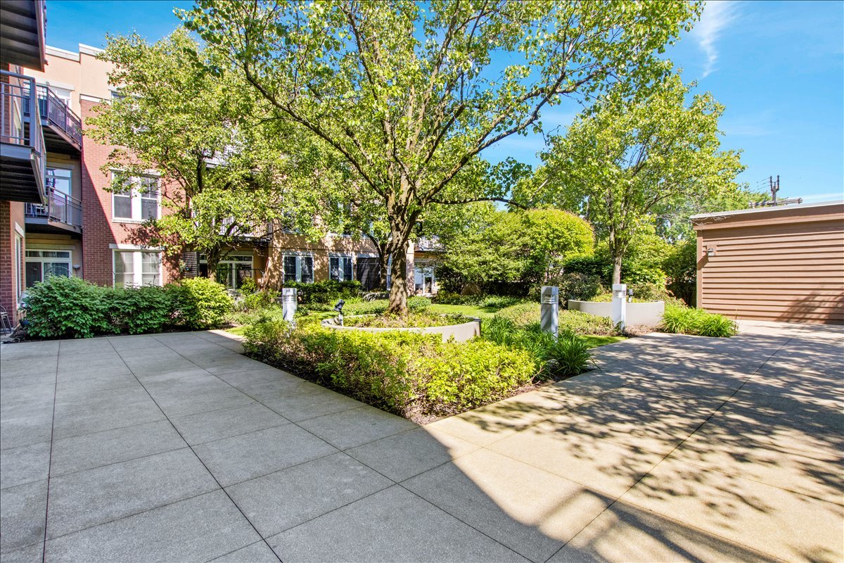 7243 MADISON Street #211, Forest Park, IL 60130