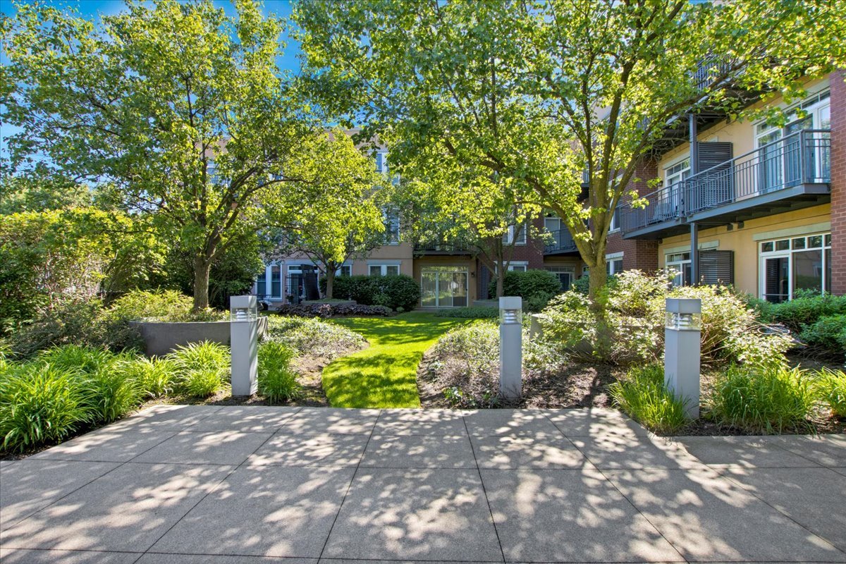 7243 MADISON Street #211, Forest Park, IL 60130