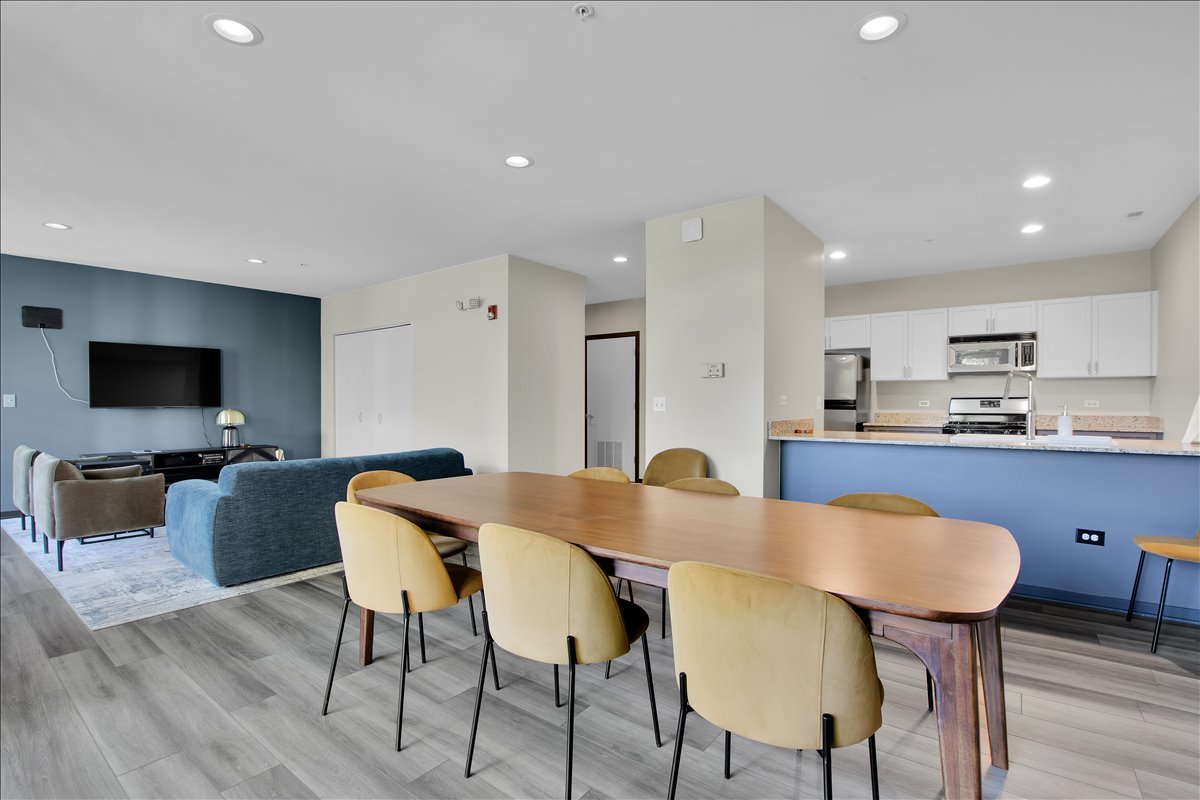 7243 MADISON Street #211, Forest Park, IL 60130