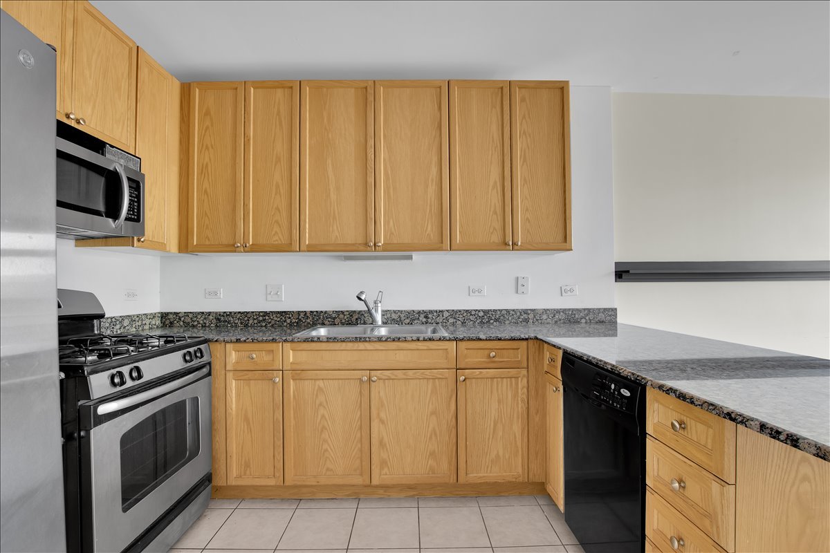 7243 MADISON Street #211, Forest Park, IL 60130