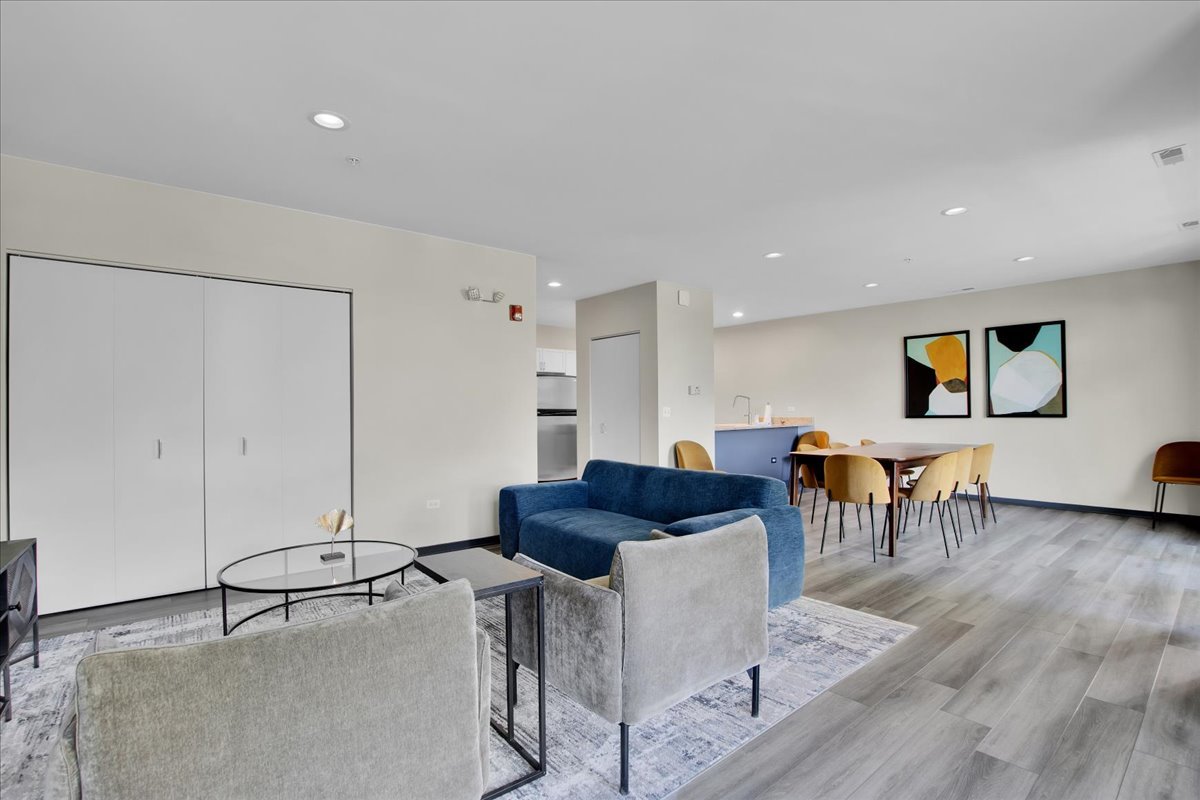 7243 MADISON Street #211, Forest Park, IL 60130