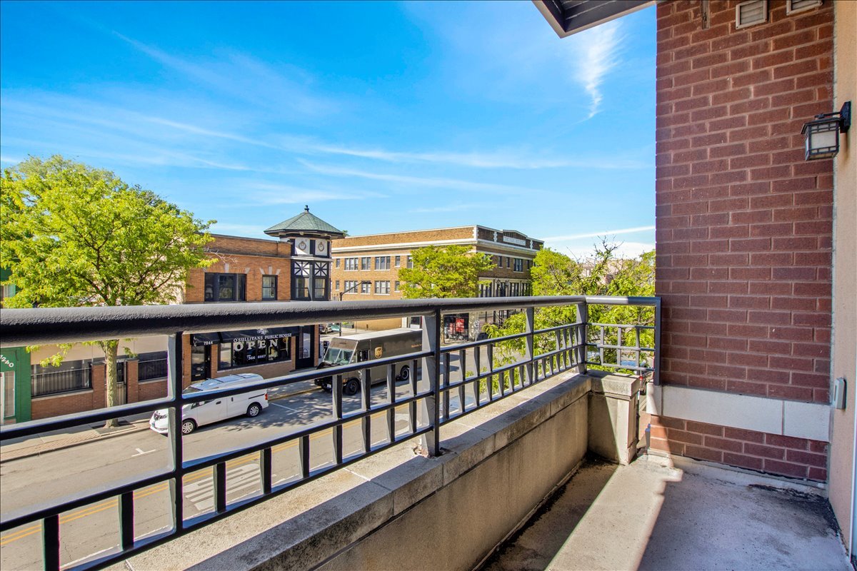 7243 MADISON Street #211, Forest Park, IL 60130