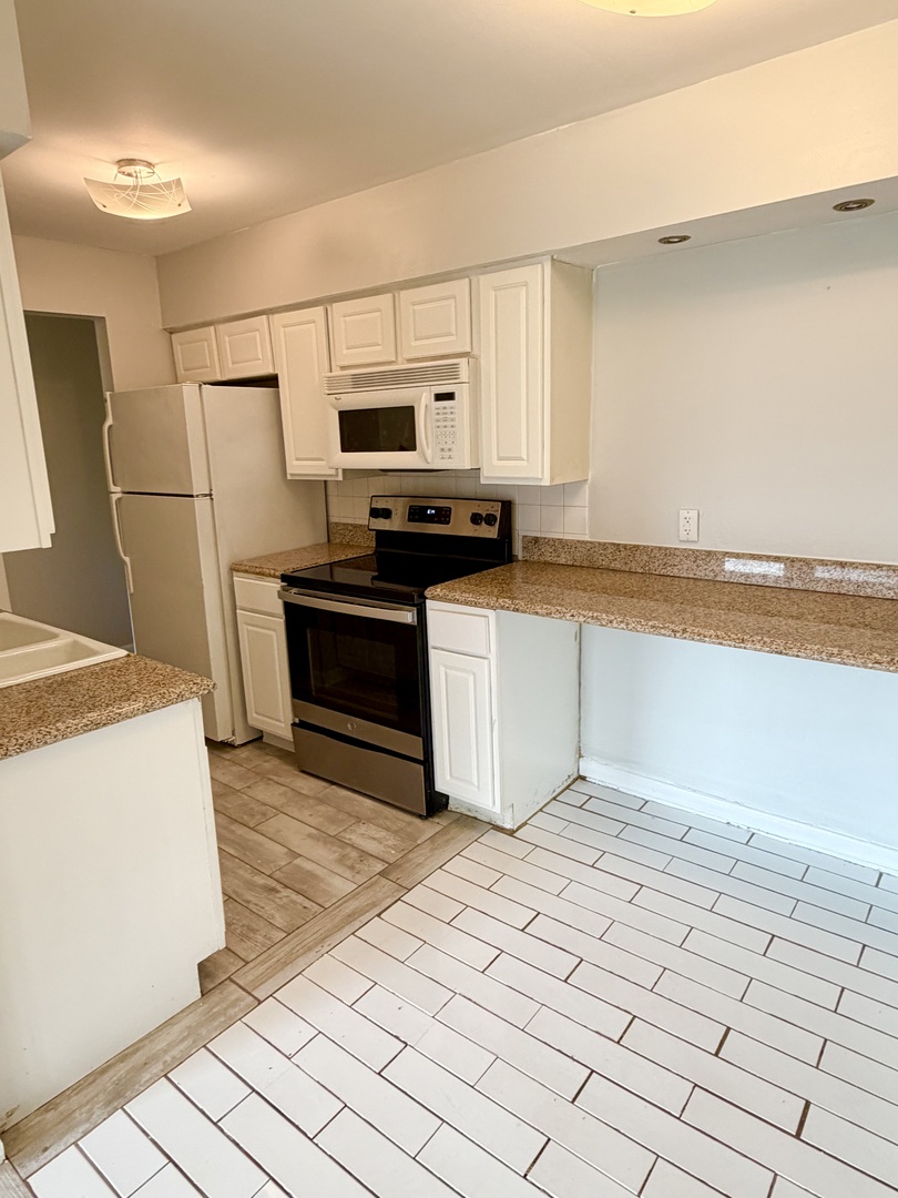 605 N WOLF Road #8E, Hillside, IL 60162